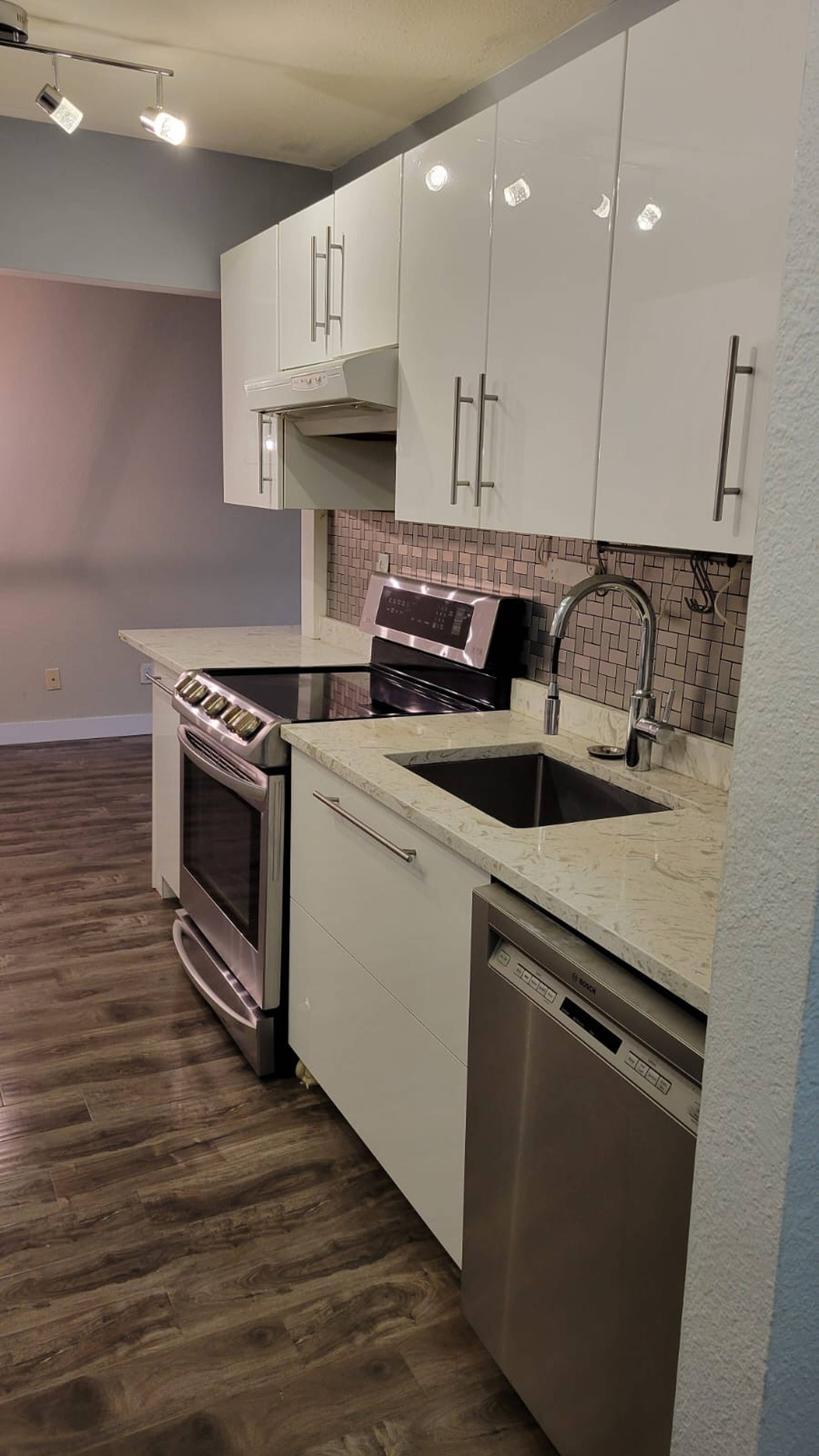2 ch.  · 2 s. de bains for rent $2,450 / mois