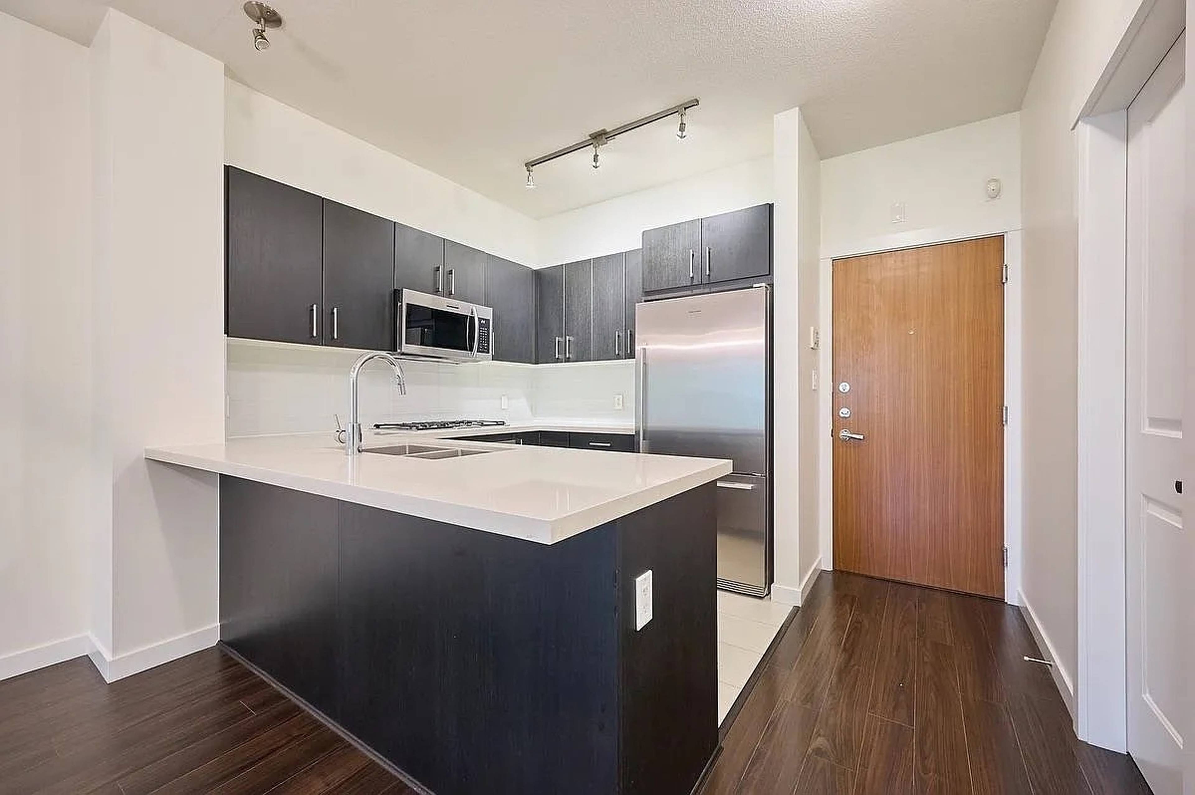 2 室  · 2 卫 for rent $2,800 / 月