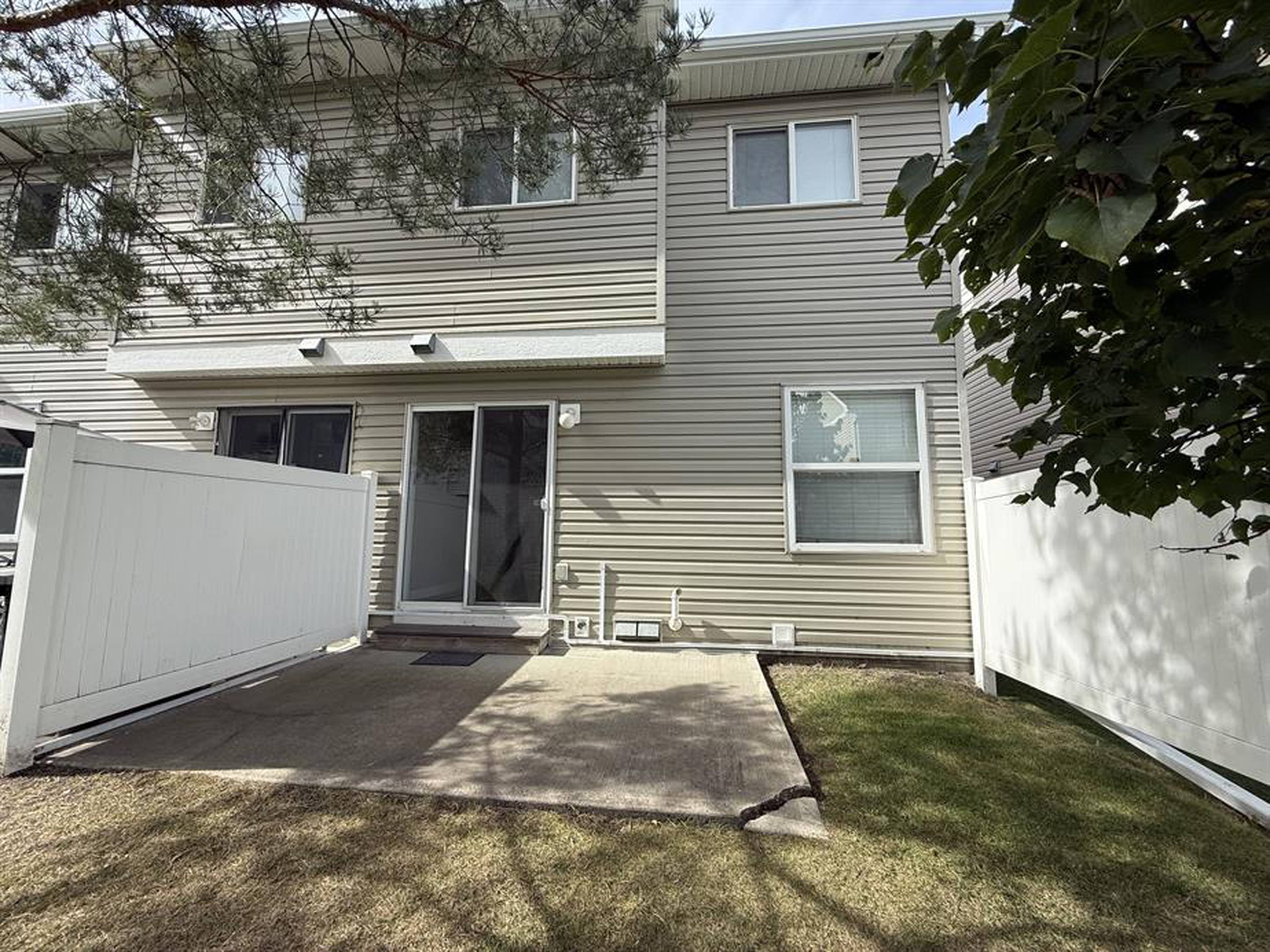 3 室  · 2 卫 for rent $2,200 / 月