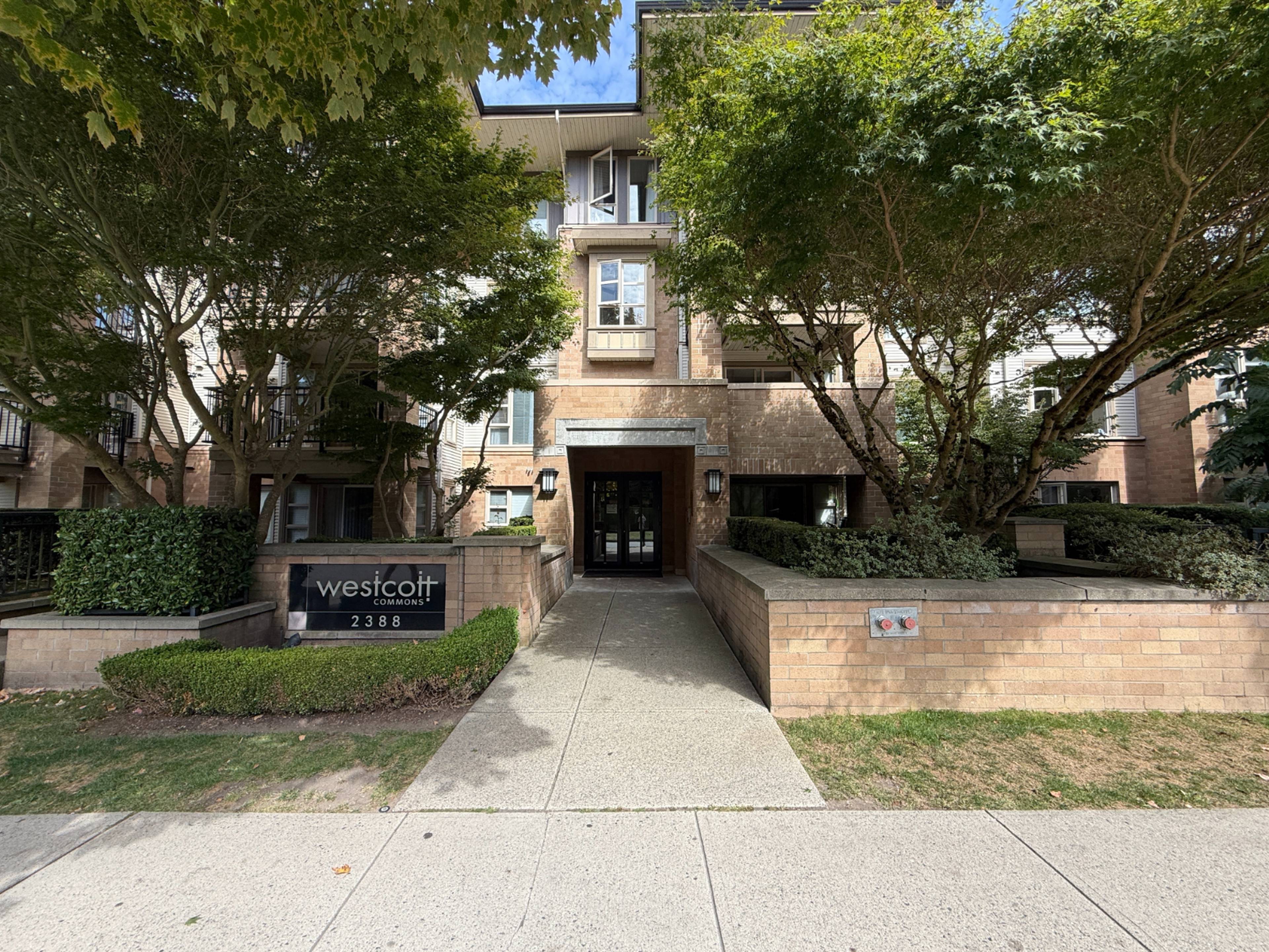2 ch.  · 2 s. de bains for rent $3,200 / mois