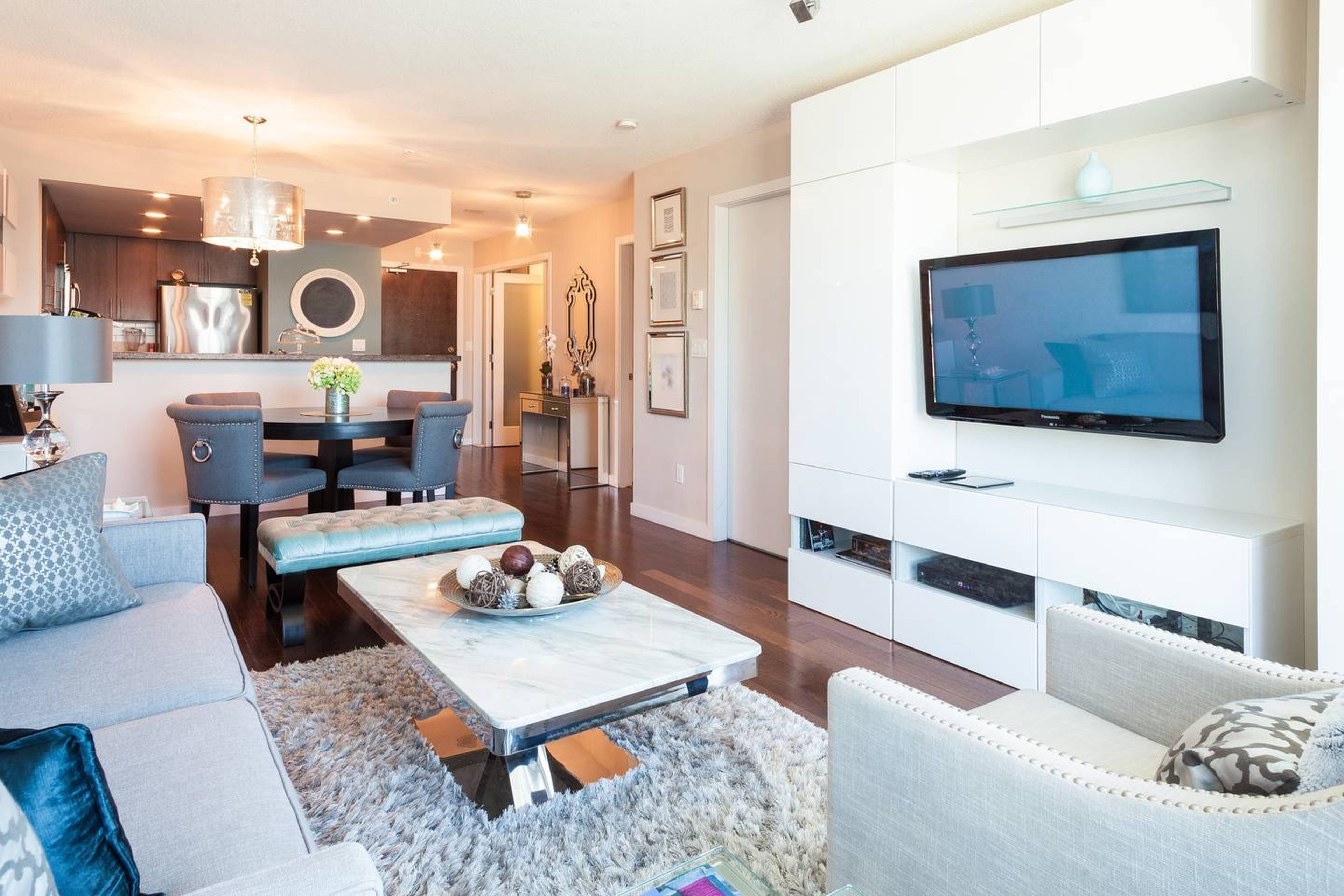 1 ch.  · 1 s. de bains for rent $2,400 / mois
