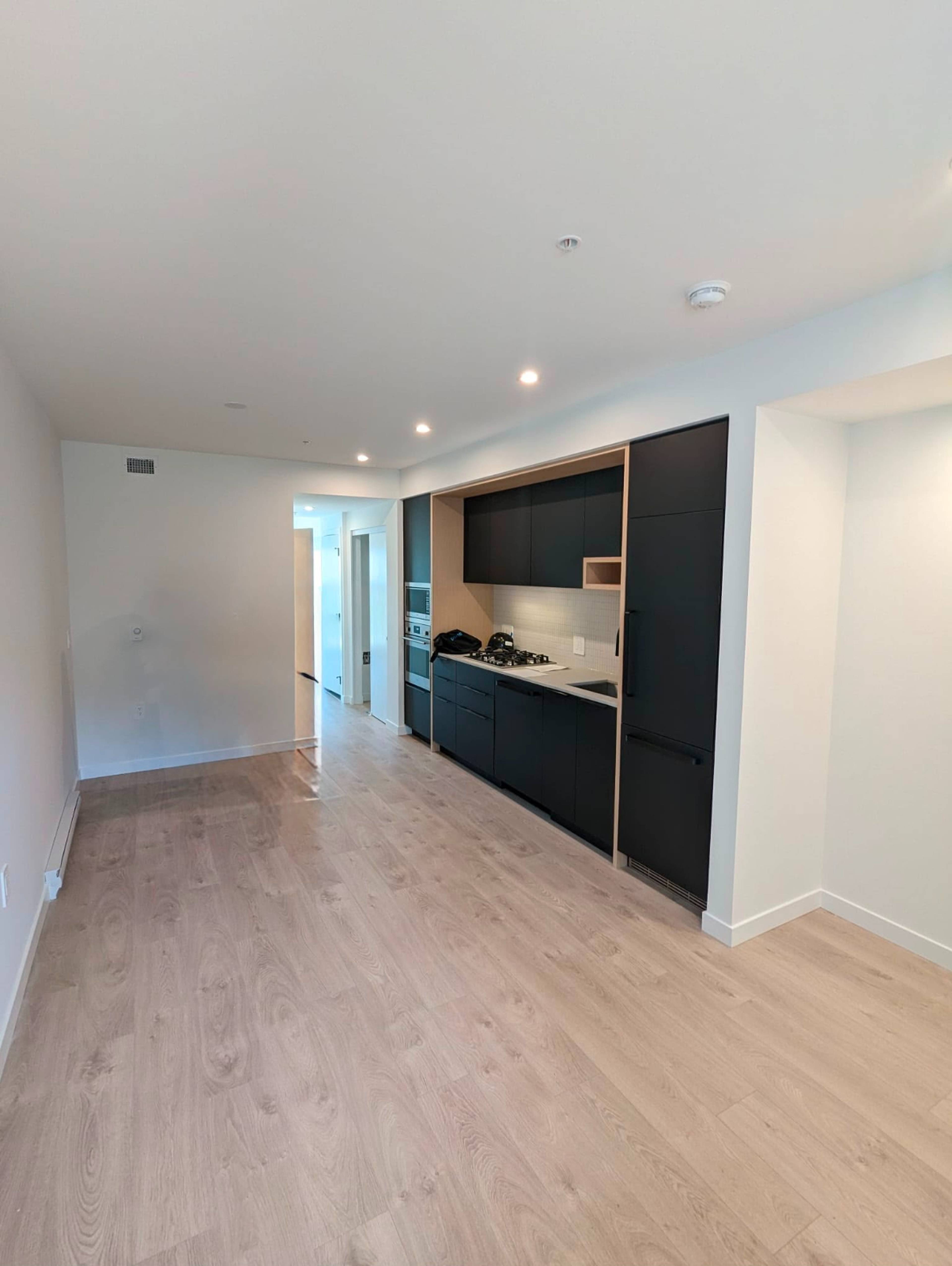 1 室  · 1 卫 for rent $2,300 / 月