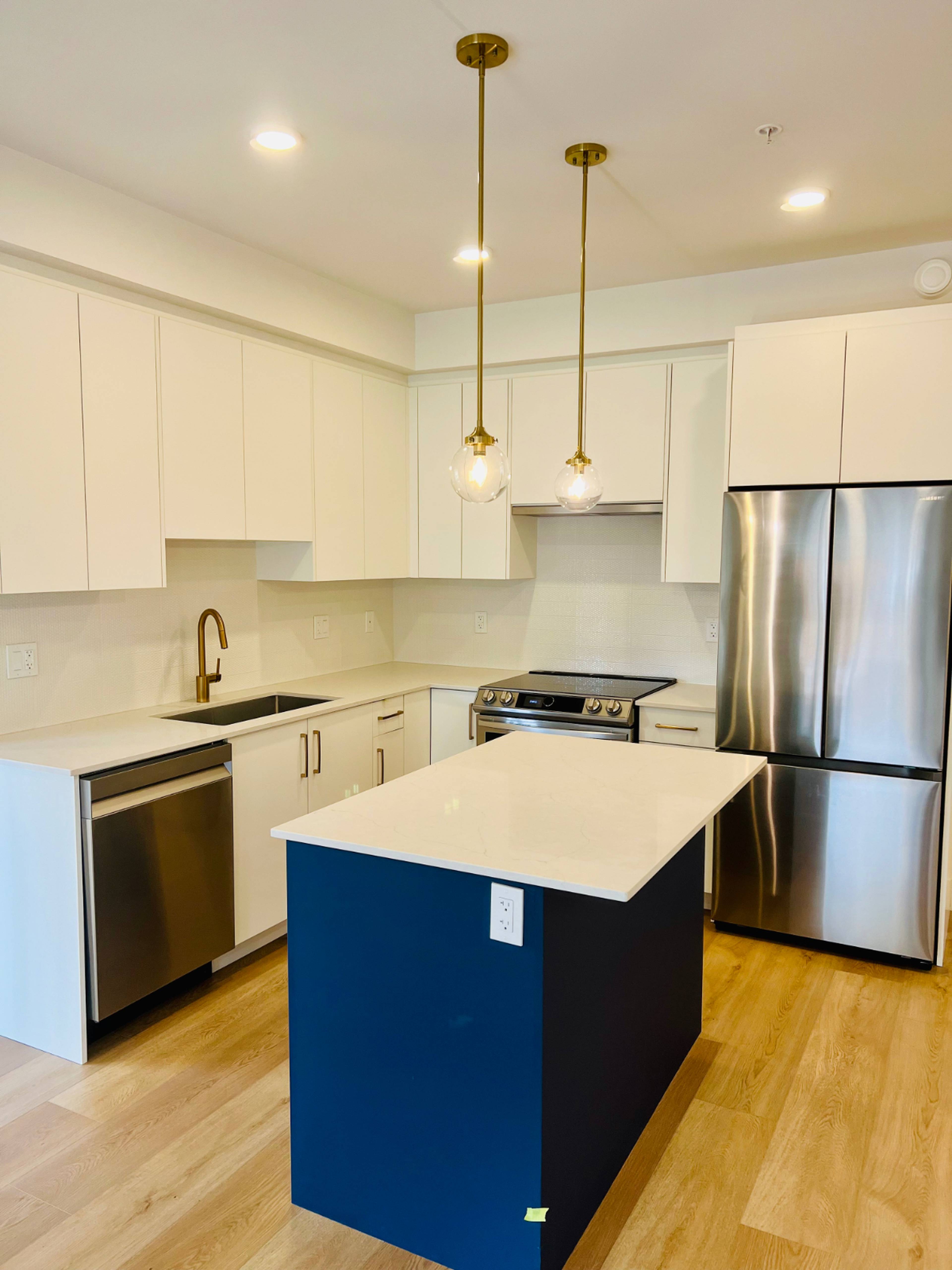 2 室  · 2 卫 for rent $2,400 / 月