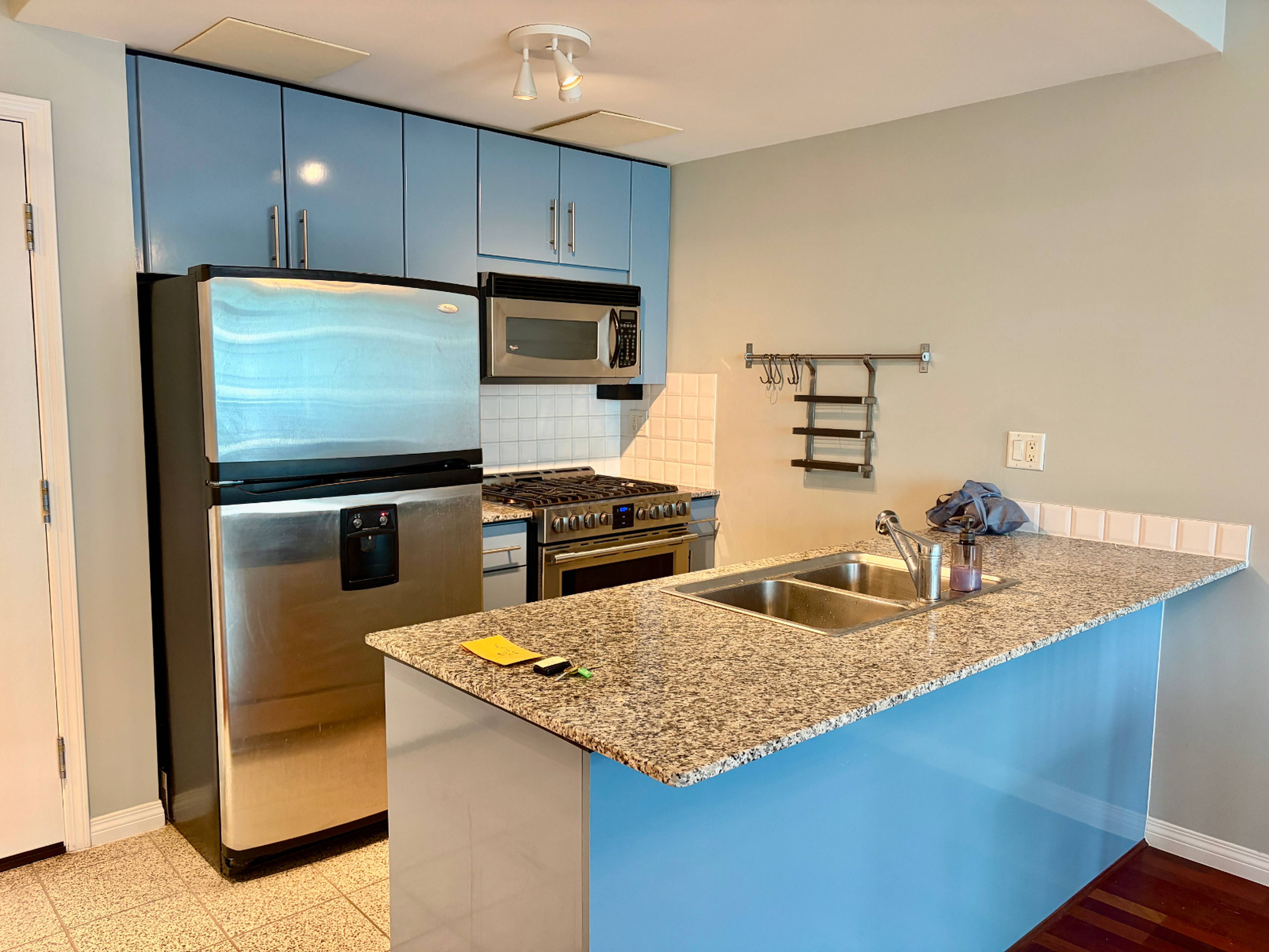 1 ch.  · 1 s. de bains for rent $2,600 / mois