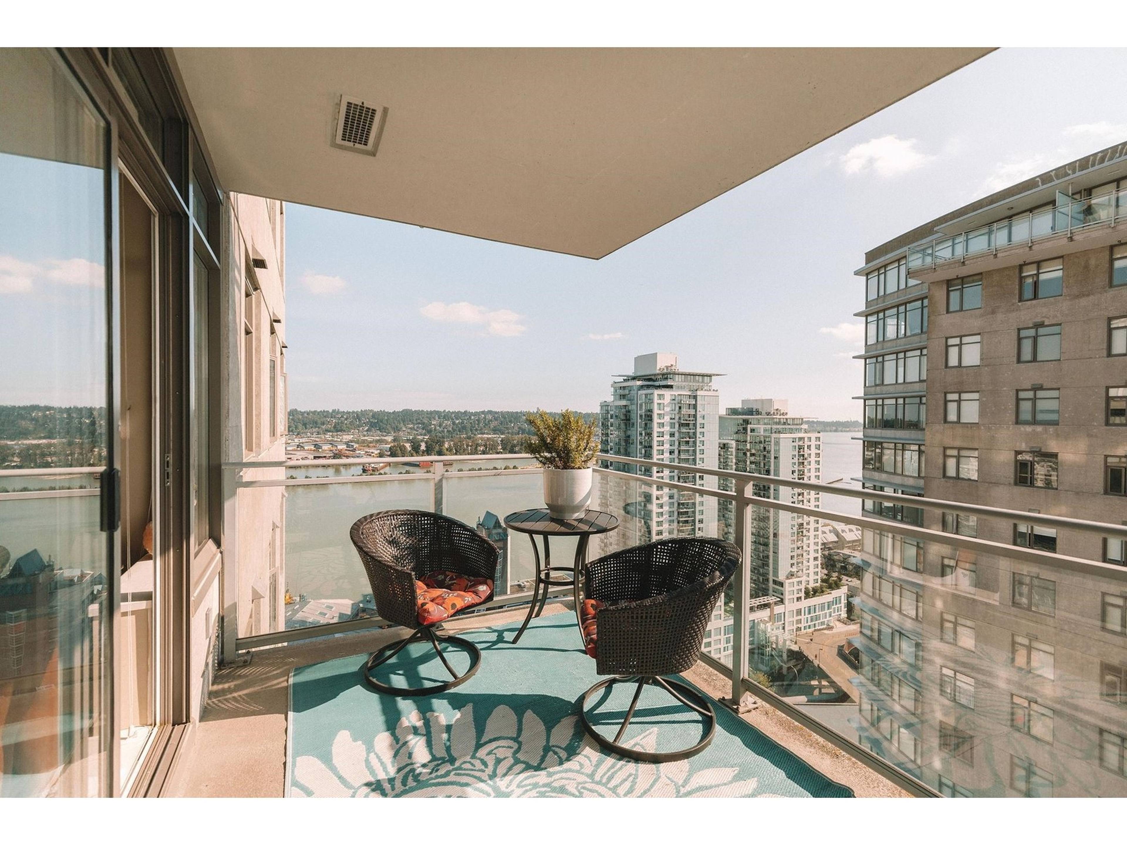 2 ch.  · 2 s. de bains for rent $2,675 / mois