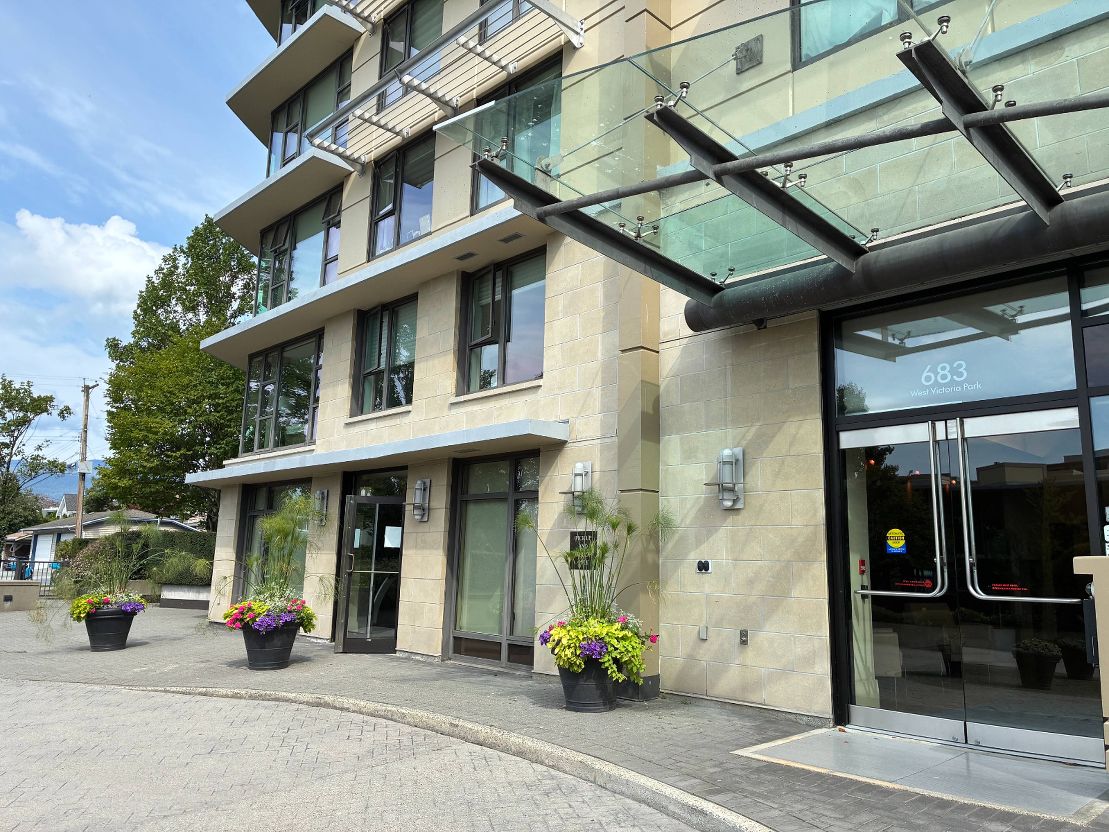 1 ch.  · 2 s. de bains for rent $2,700 / paiement unique