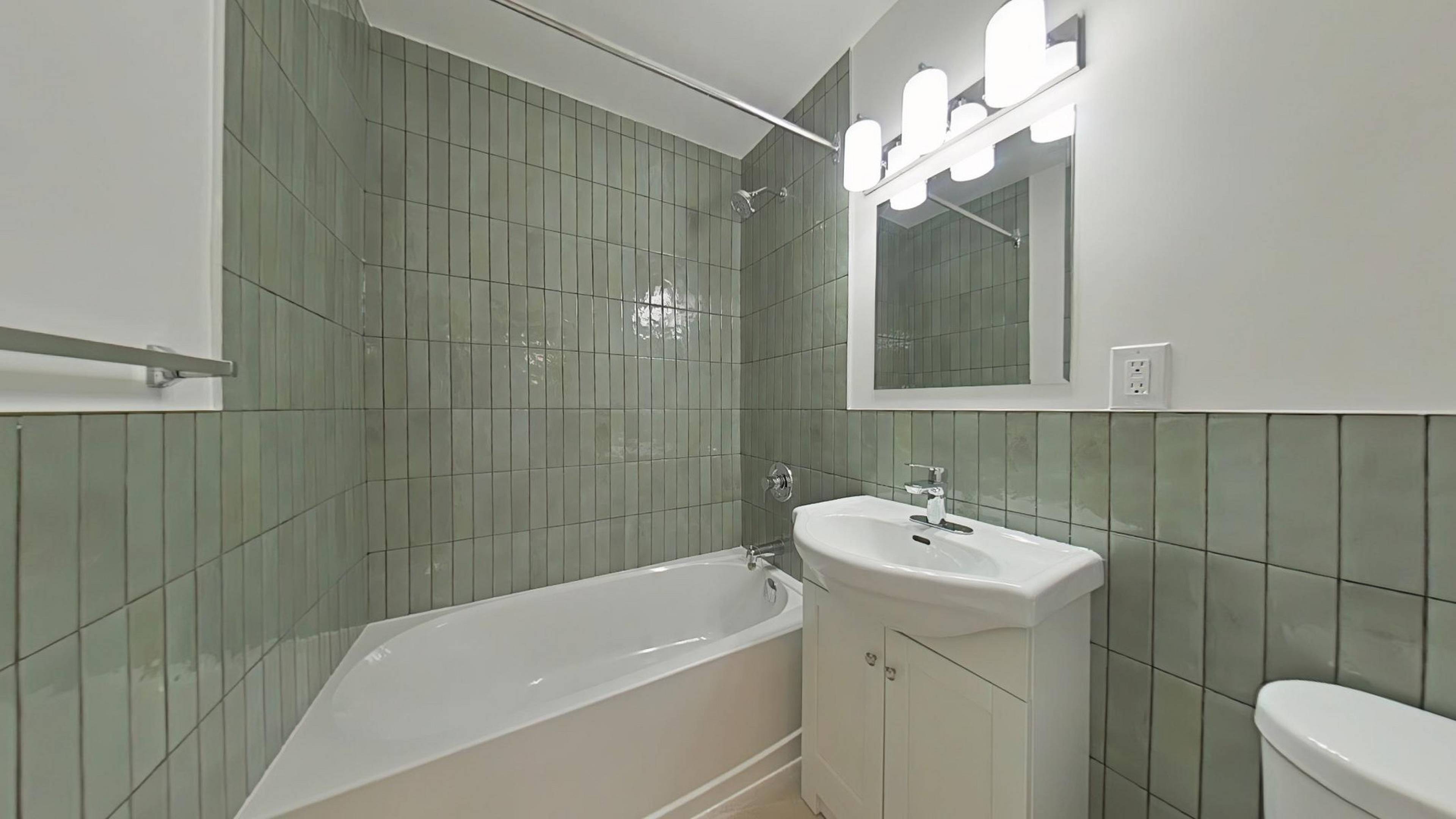 2 室  · 1 卫 for rent $2,122+ / 月