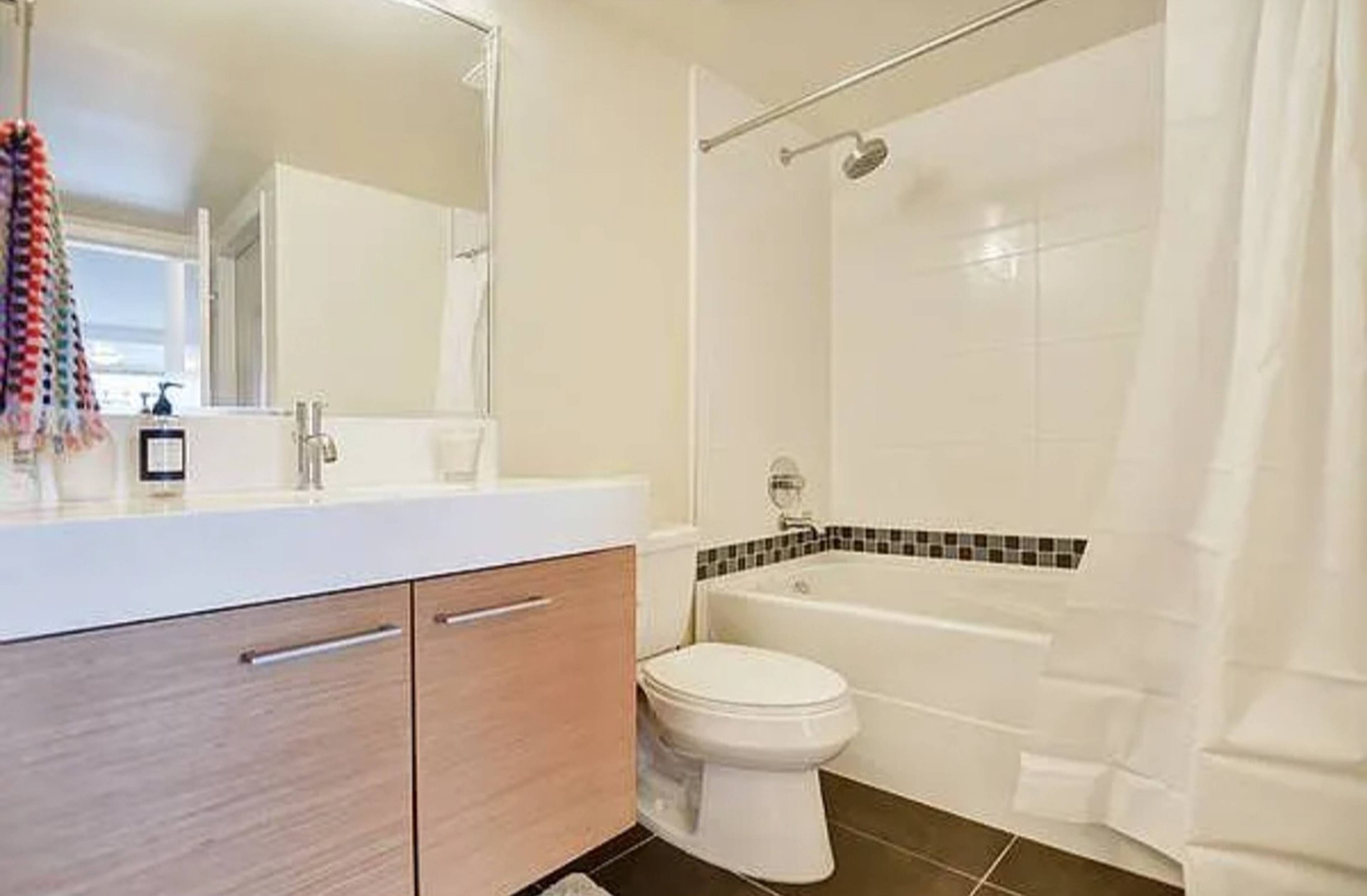 1 室  · 1 卫 for rent $2,000 / 月