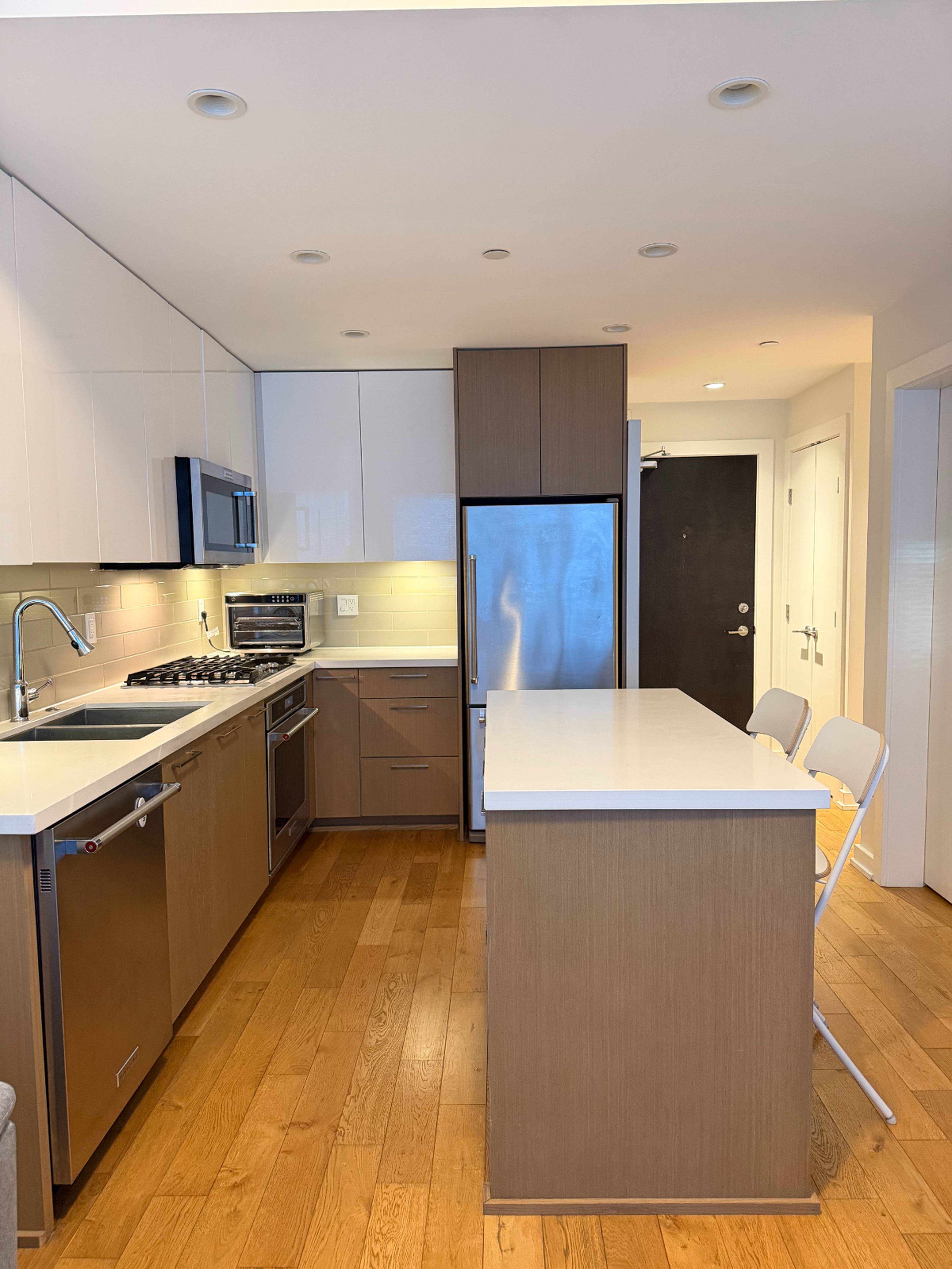 1 ch.  · 1 s. de bains for rent $2,350 / mois