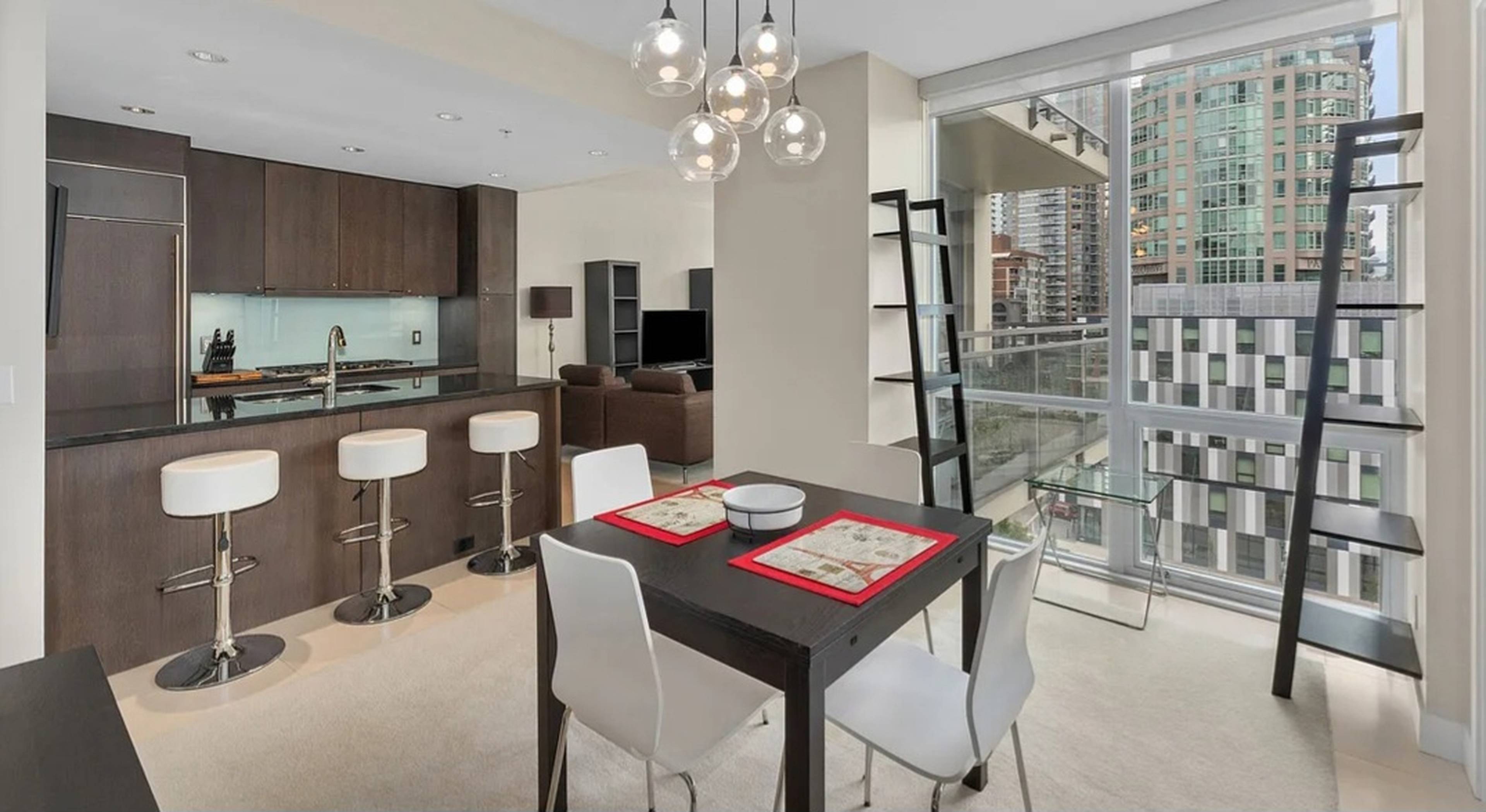 1 室  · 1 卫 for rent $2,300 / 月