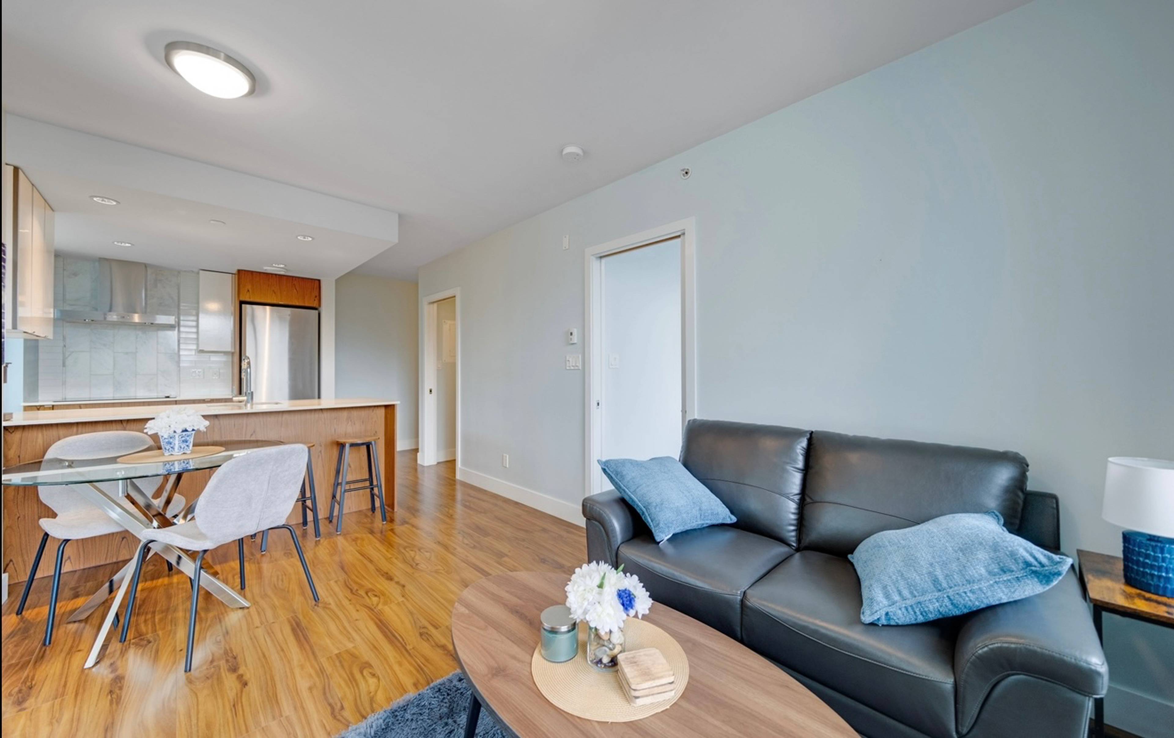 1 室  · 1 卫 for rent $3,100 / 月