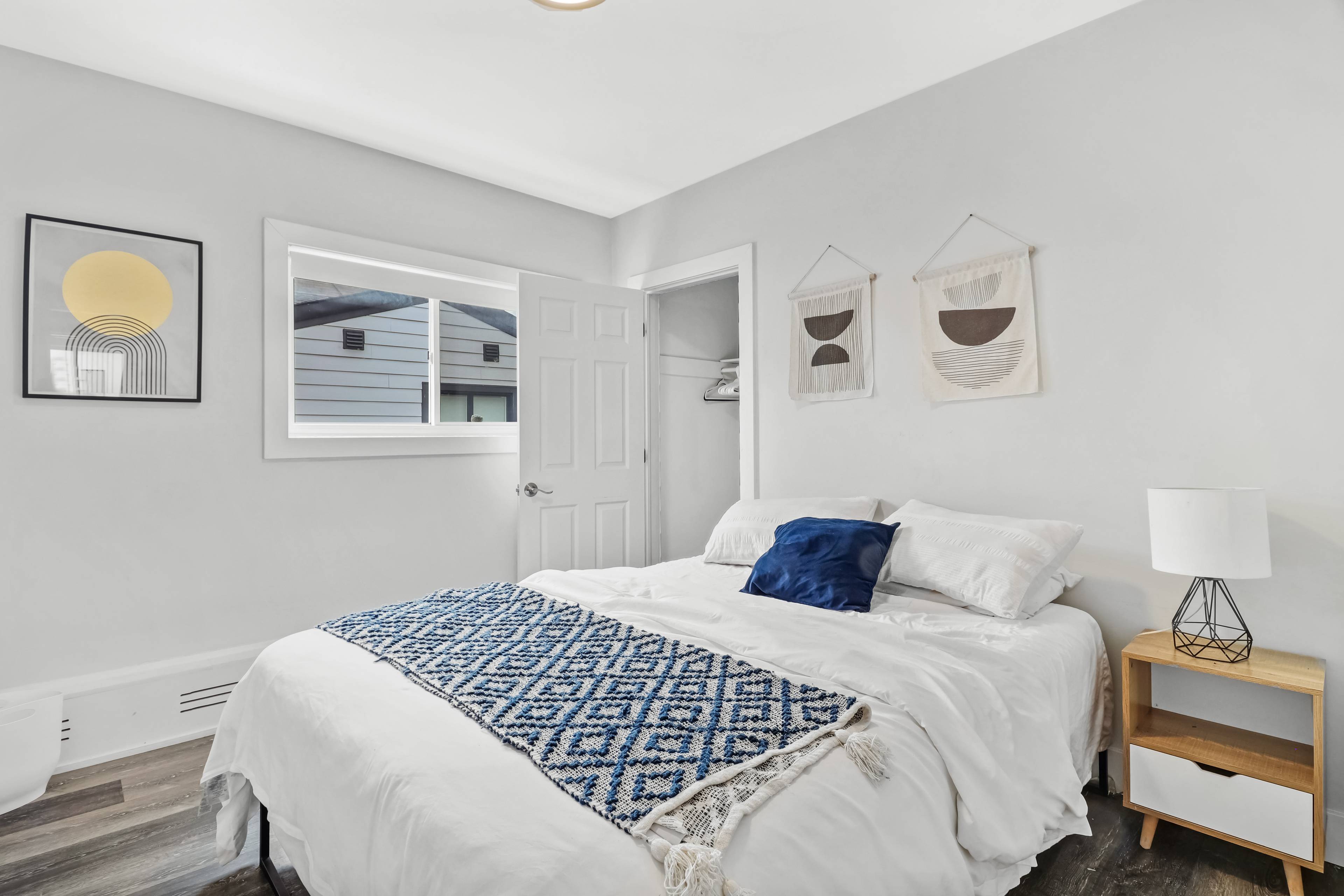 1 ch.  · 1 s. de bains for rent $1,900 / mois