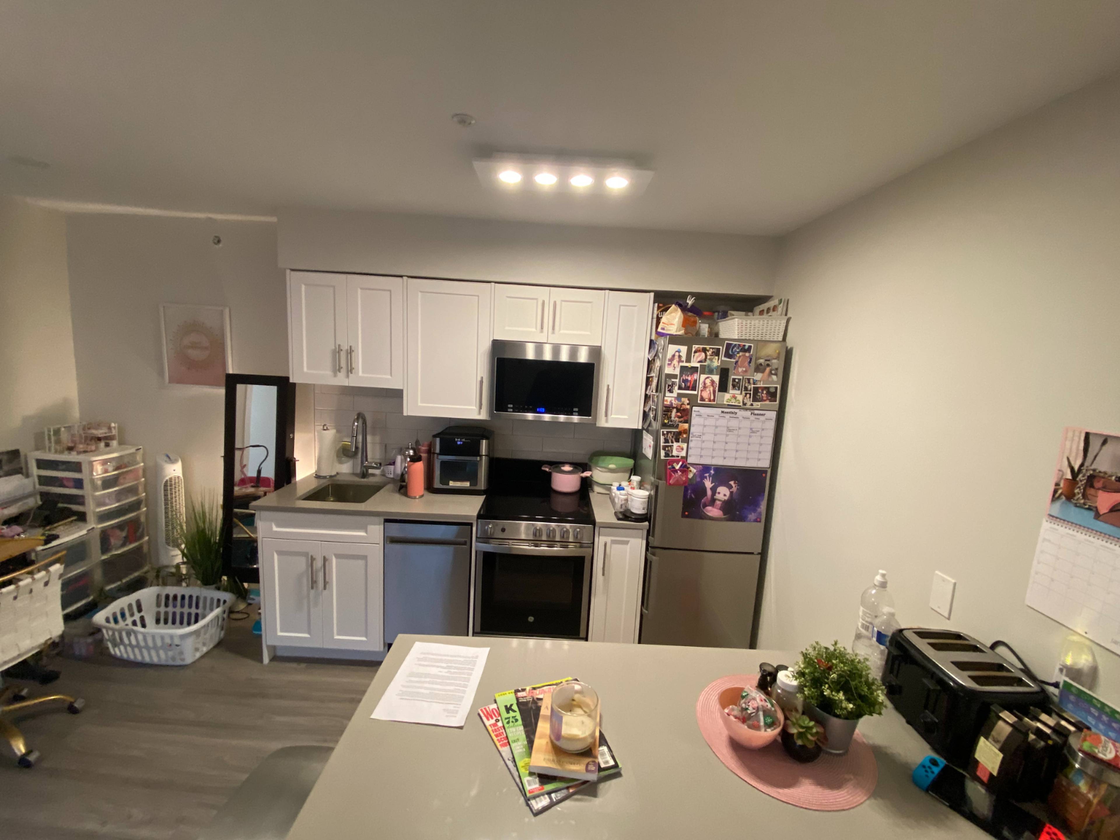 1 ch.  · 1 s. de bains for rent $1,800 / mois