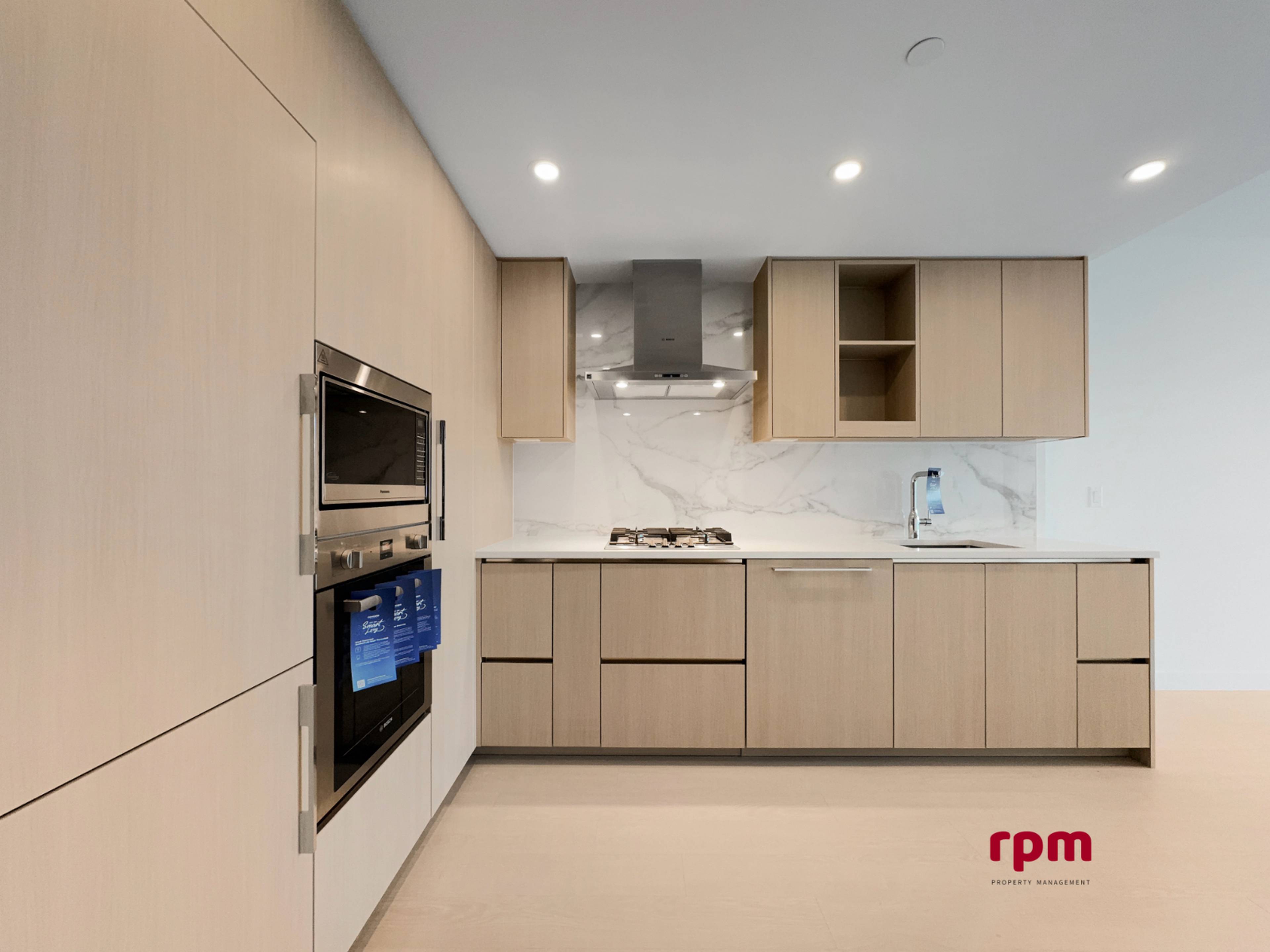 1 ch.  · 1 s. de bains for rent $1,600 / mois