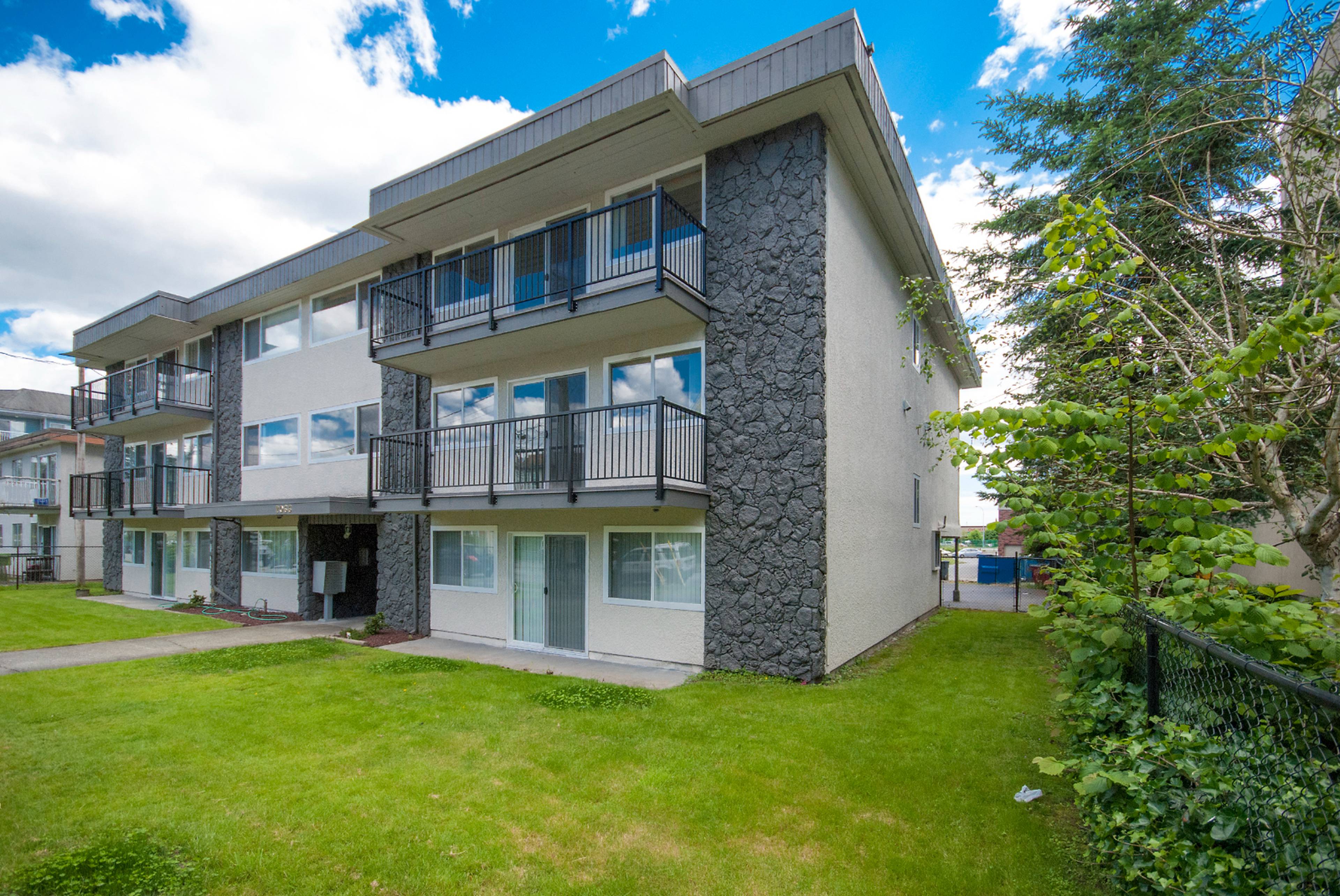 2 ch.  · 1 s. de bains for rent $2,050 / mois