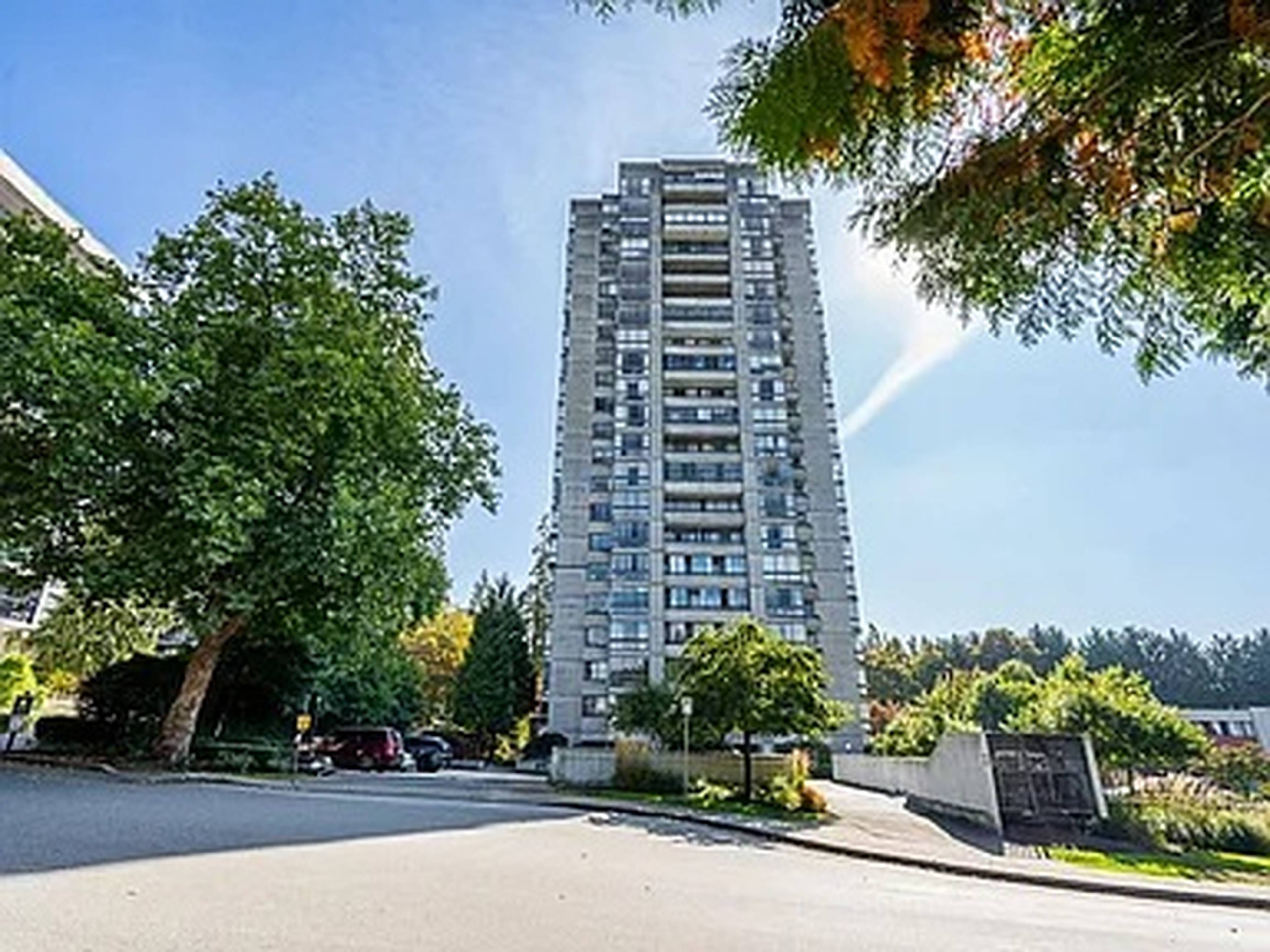 1 ch.  · 1 s. de bains for rent $1,300 / mois