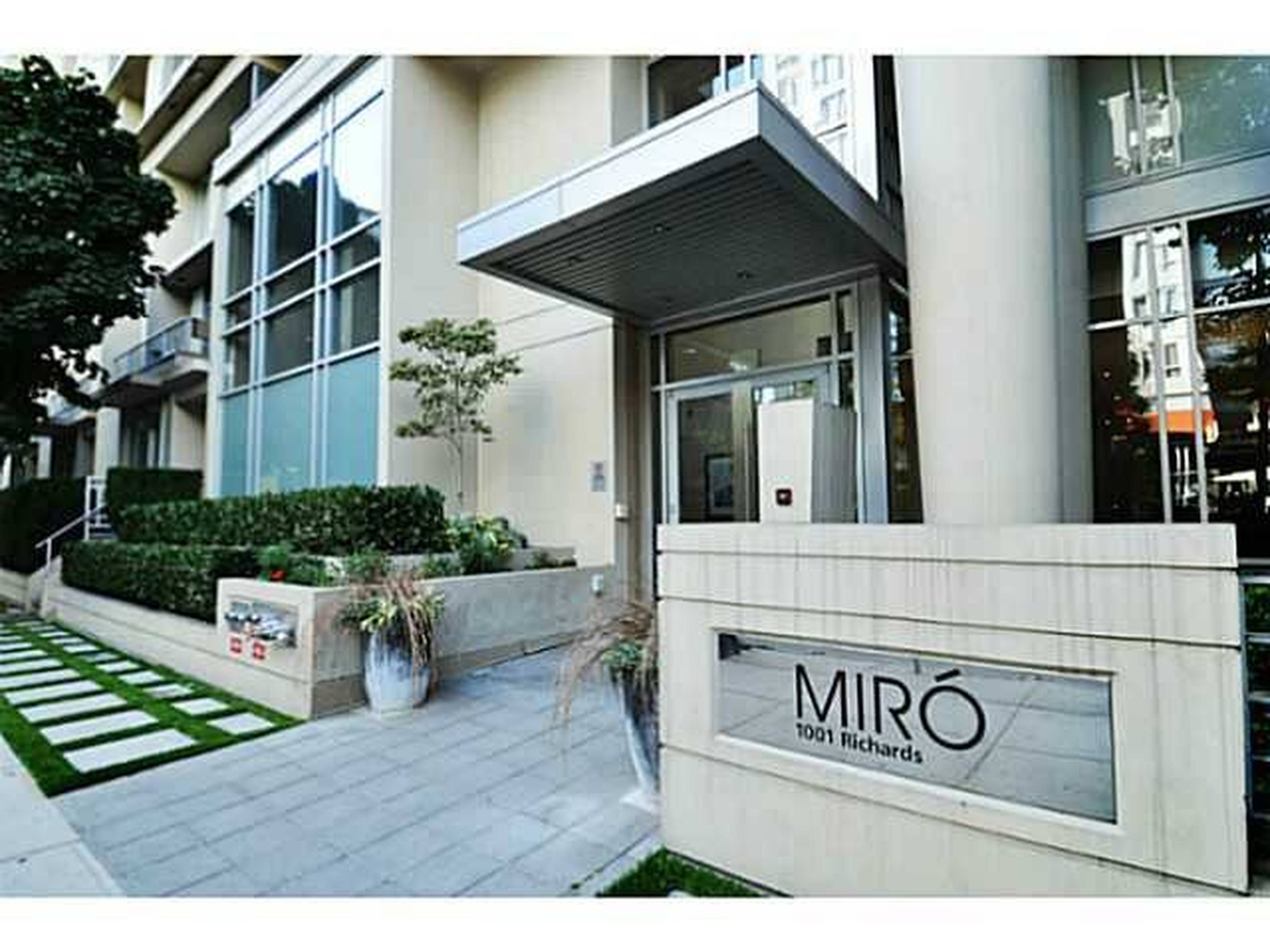 1 ch.  · 1 s. de bains for rent $2,484 / mois