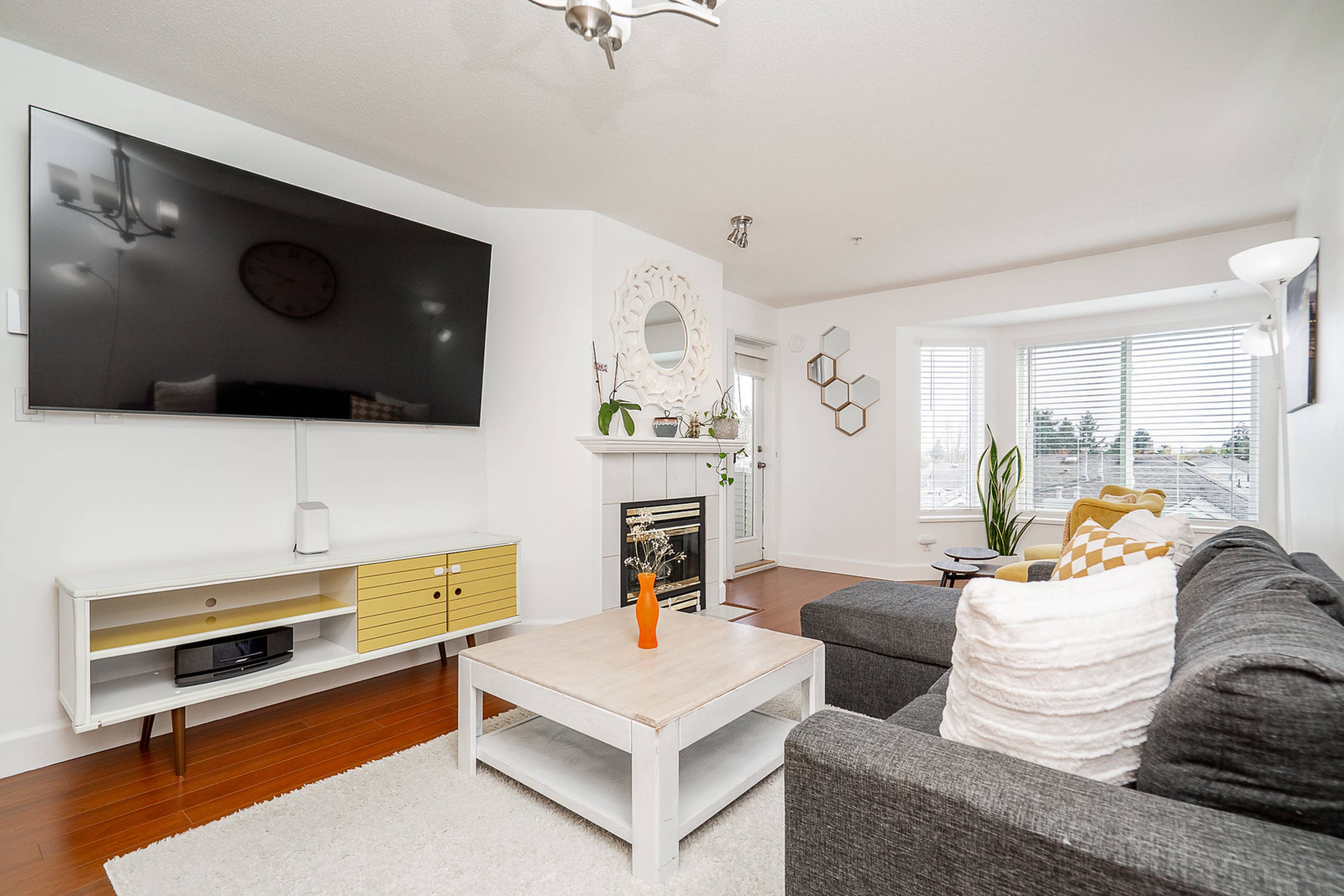1 ch.  · 1 s. de bains for rent $1,900 / mois