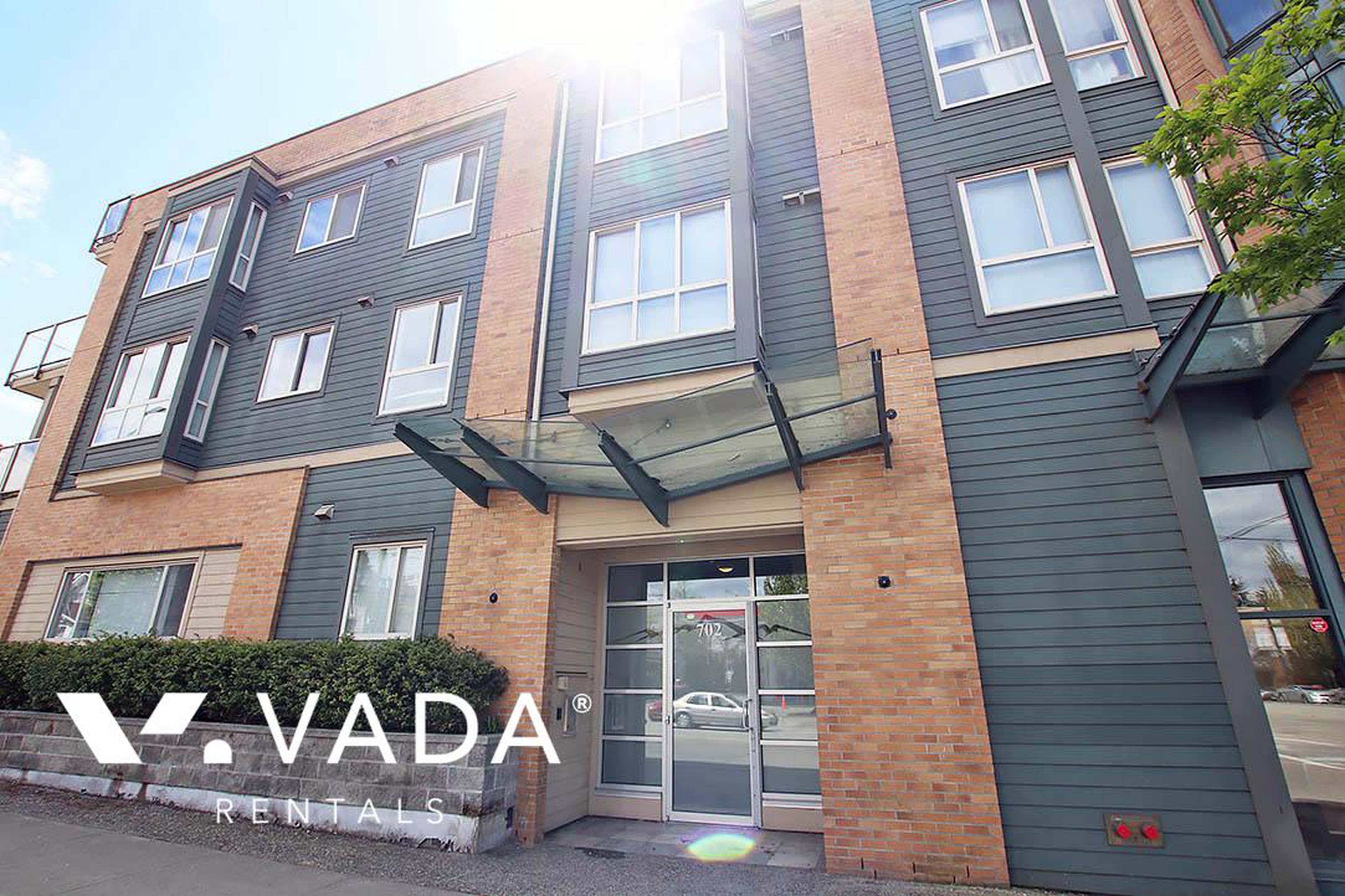 2 ch.  · 2 s. de bains for rent $2,750 / mois