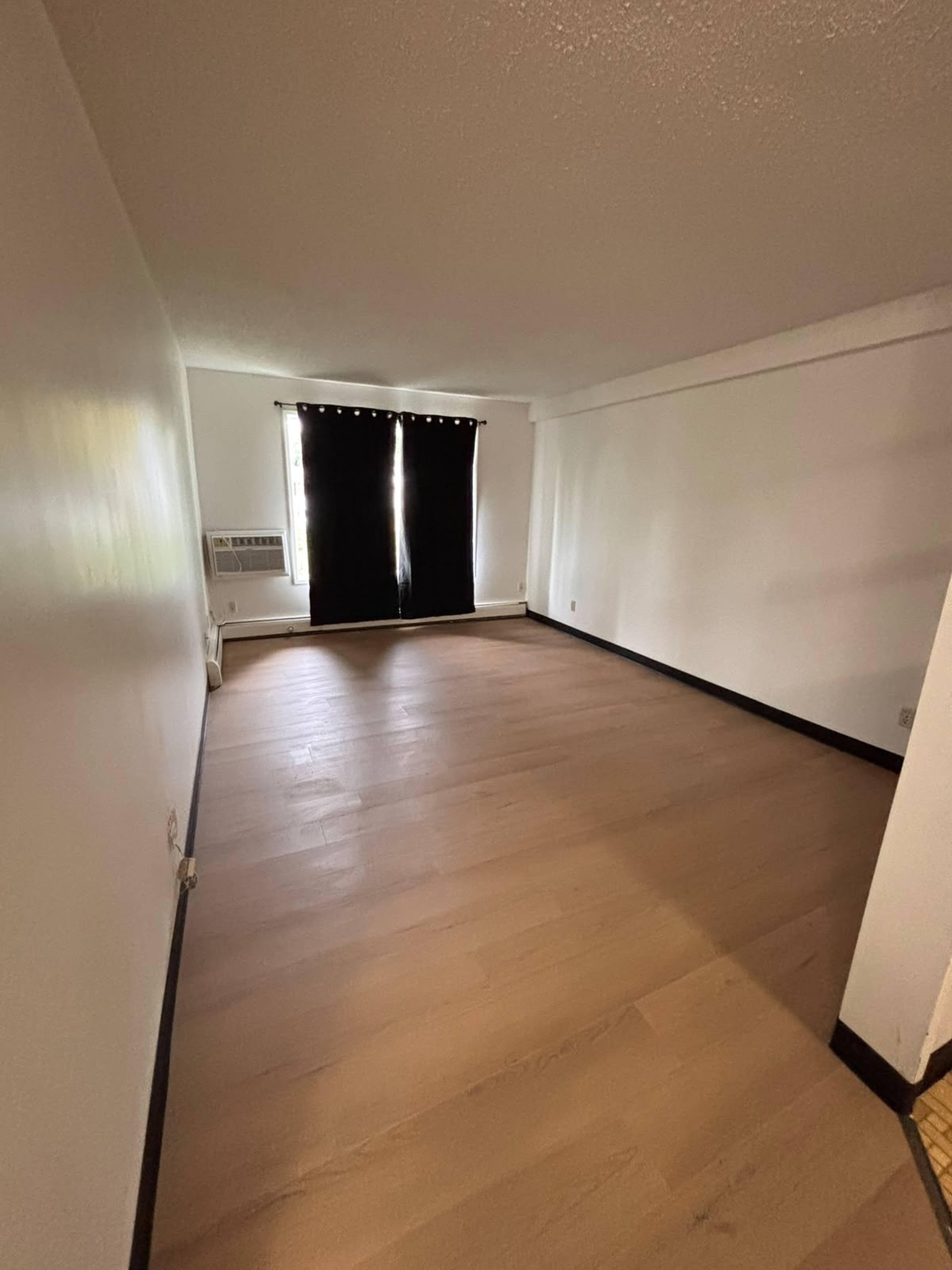 1 ch.  · 1 s. de bains for rent $1,145 / mois