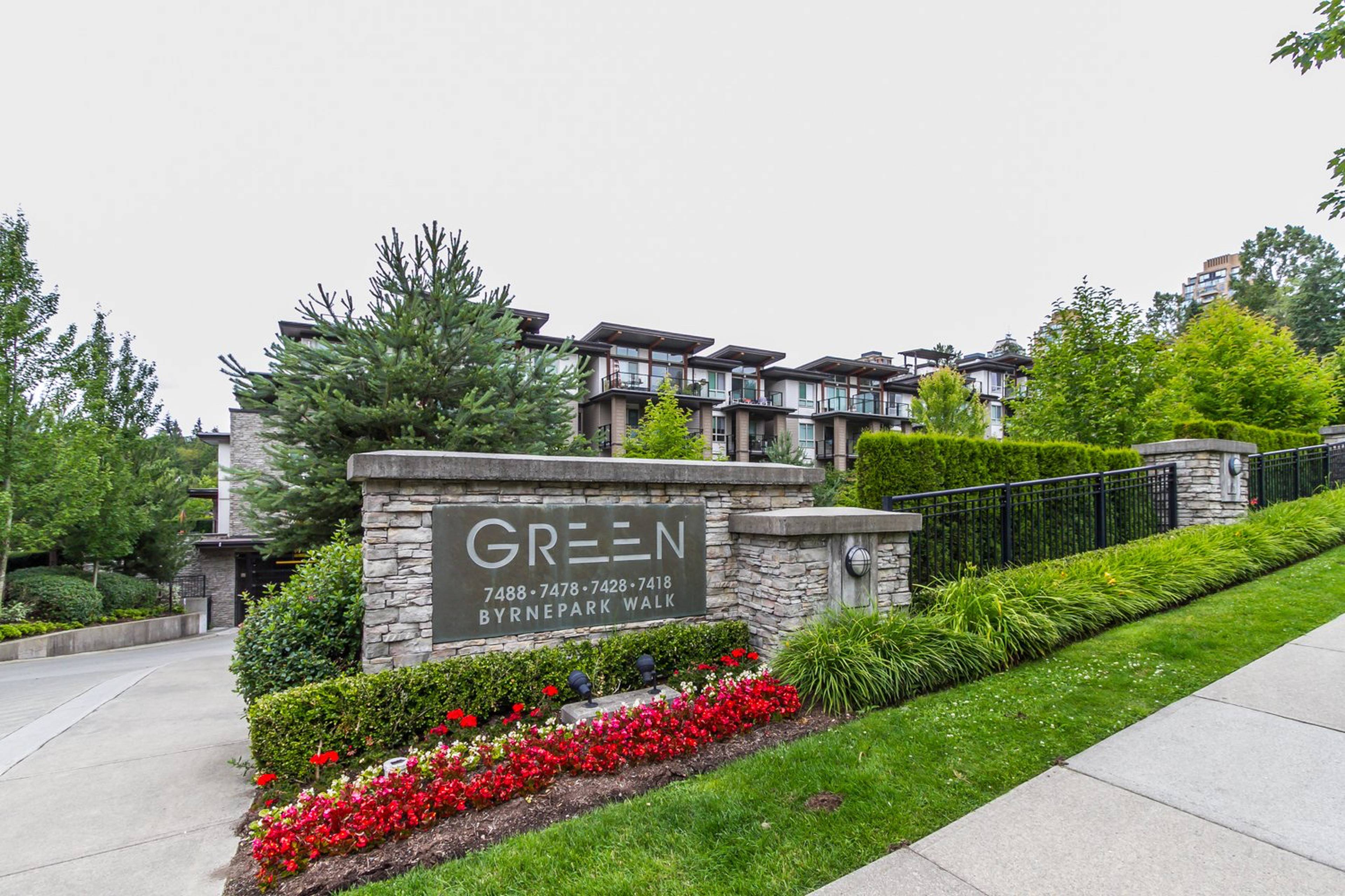 2 ch.  · 2 s. de bains for rent $2,600 / mois