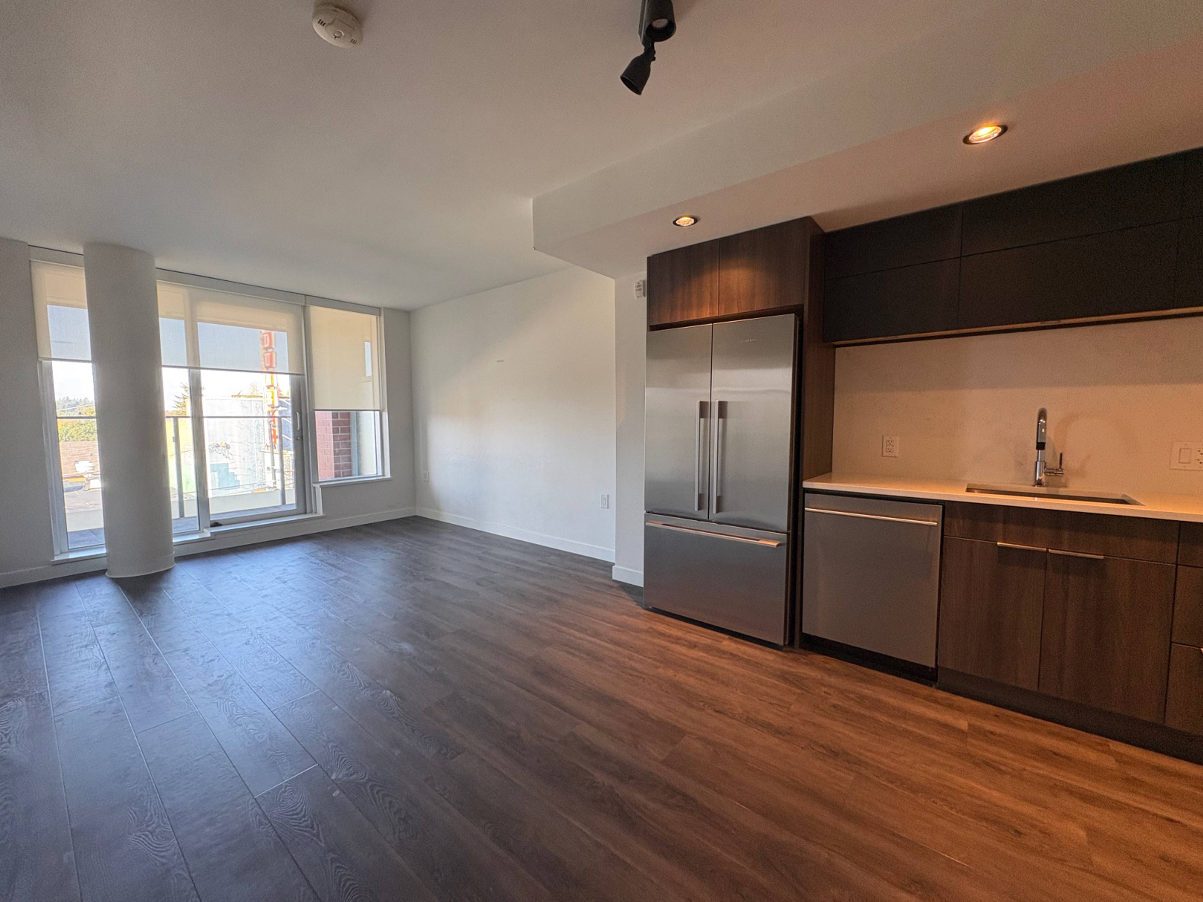 1 ch.  · 1 s. de bains for rent $2,375 / mois