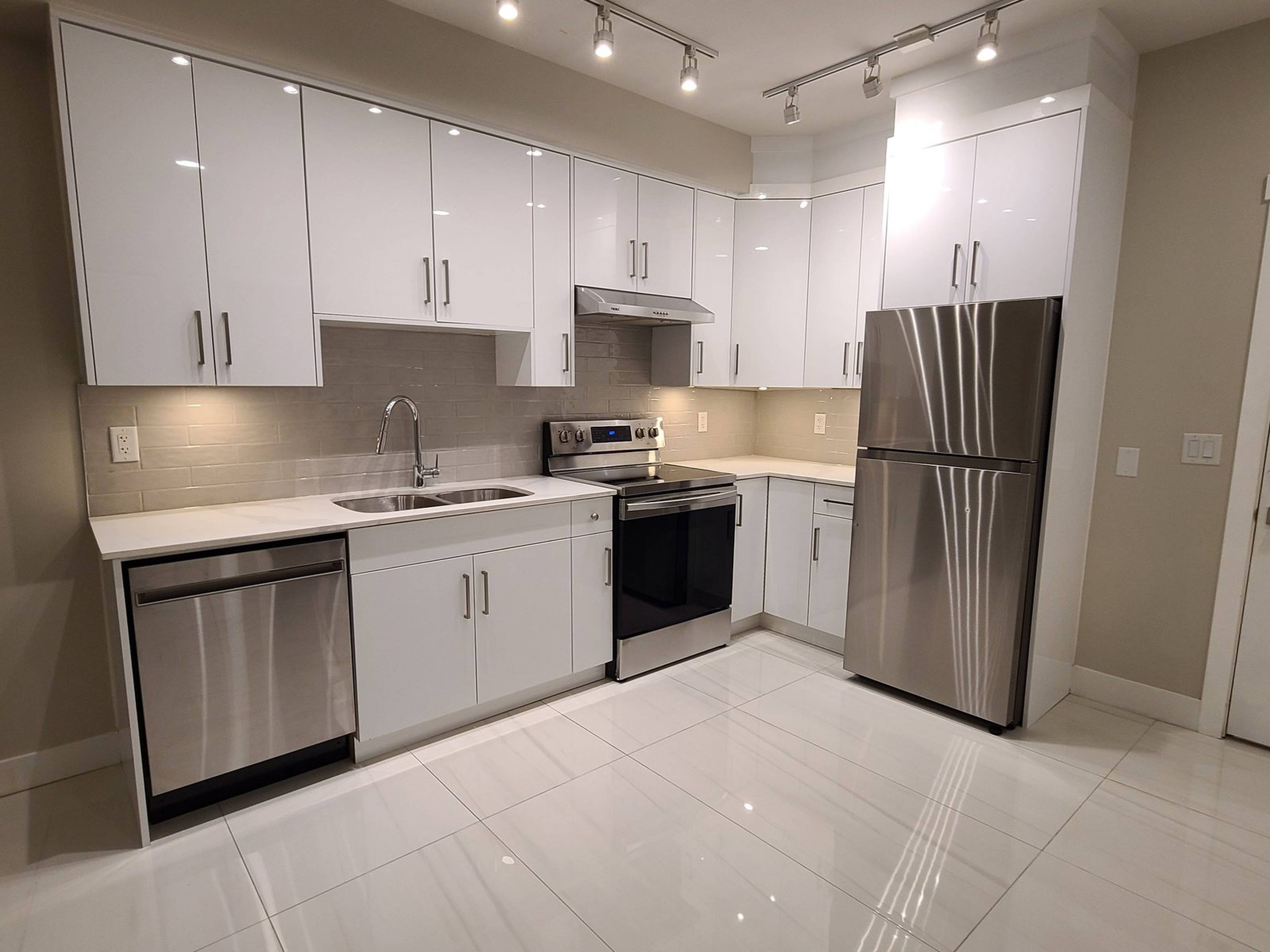 1 ch.  · 1 s. de bains for rent $1,395 / mois