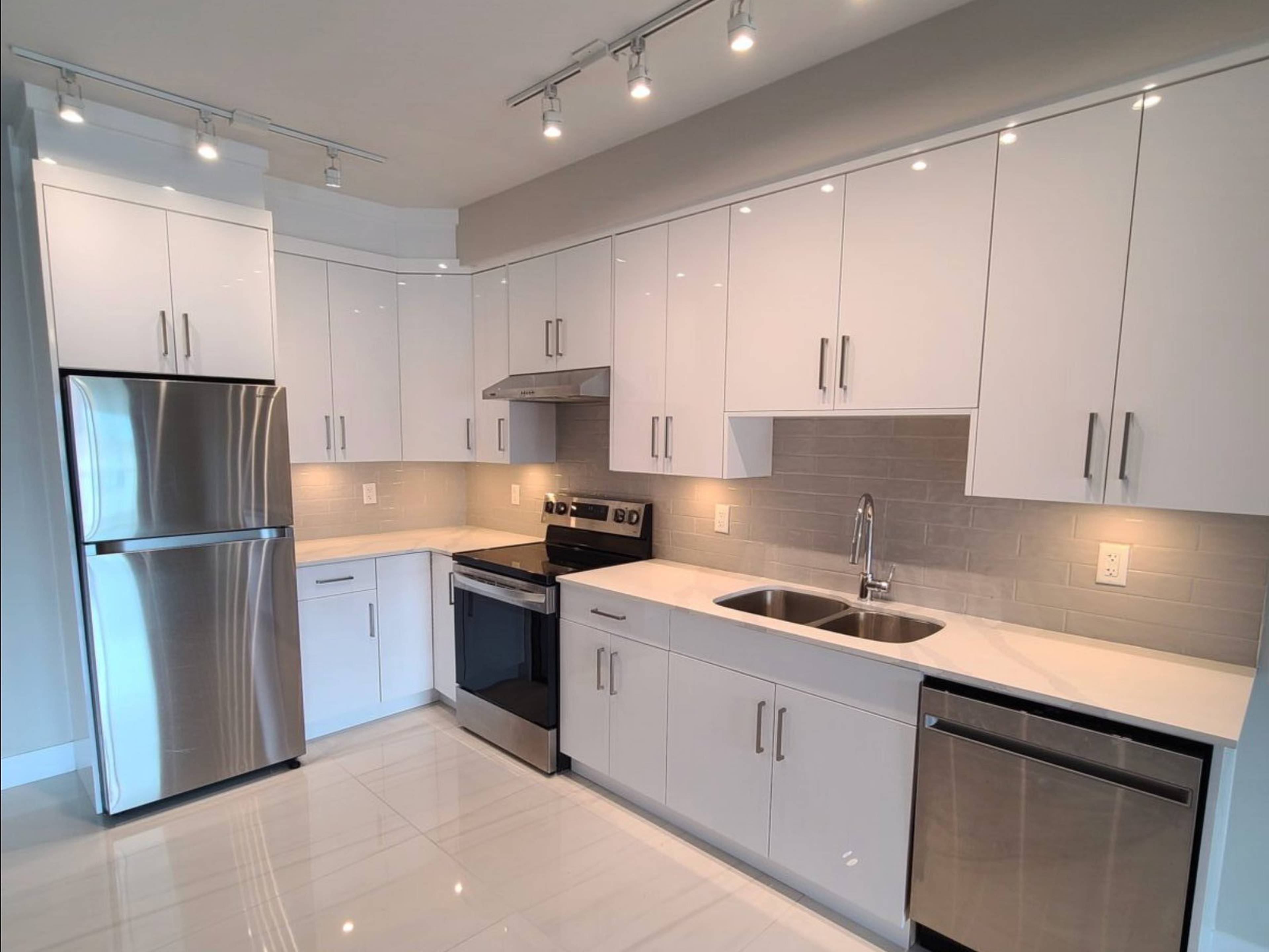 2 ch.  · 2 s. de bains for rent $1,650 / mois
