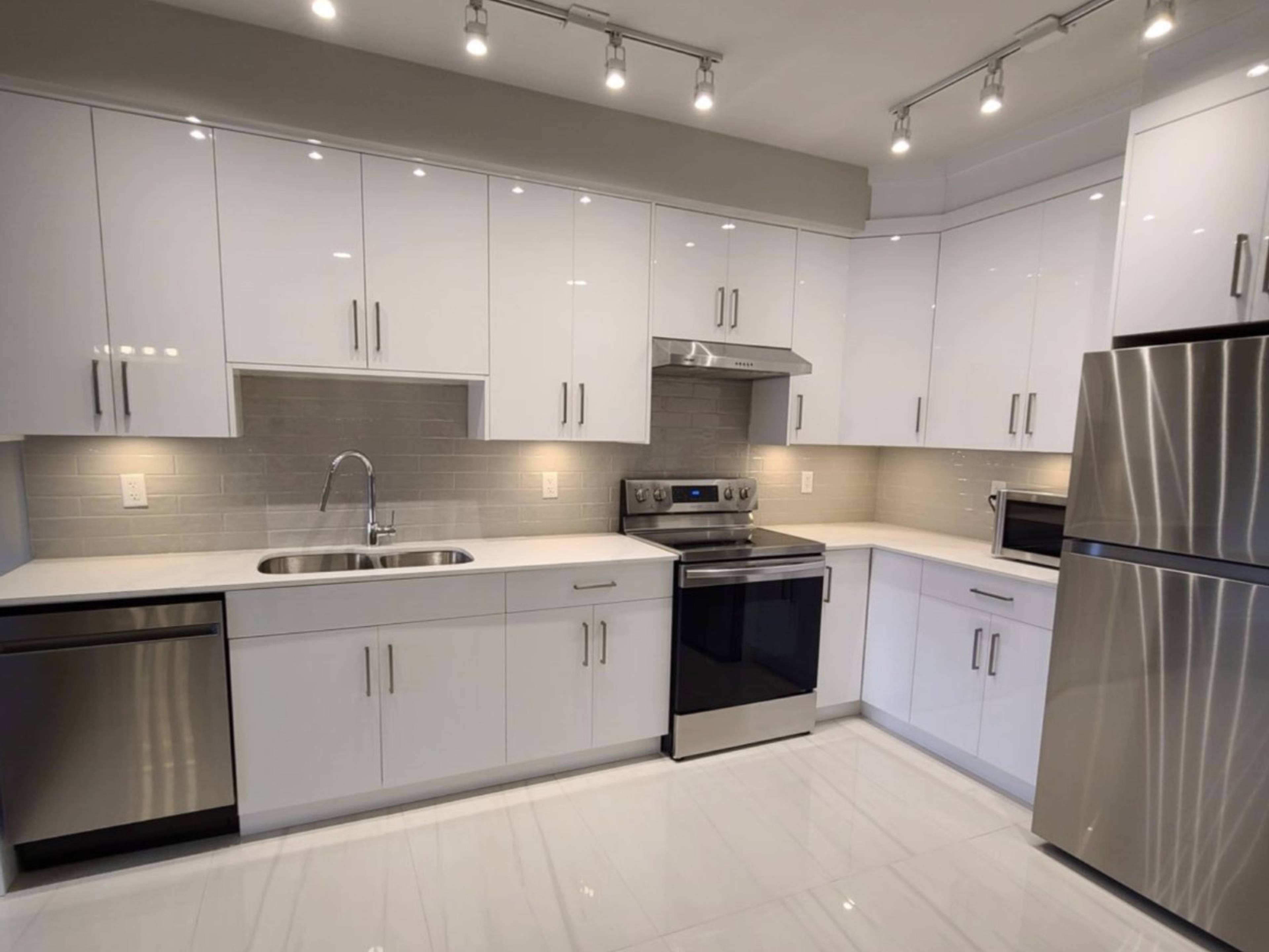 2 ch.  · 2 s. de bains for rent $1,950 / mois