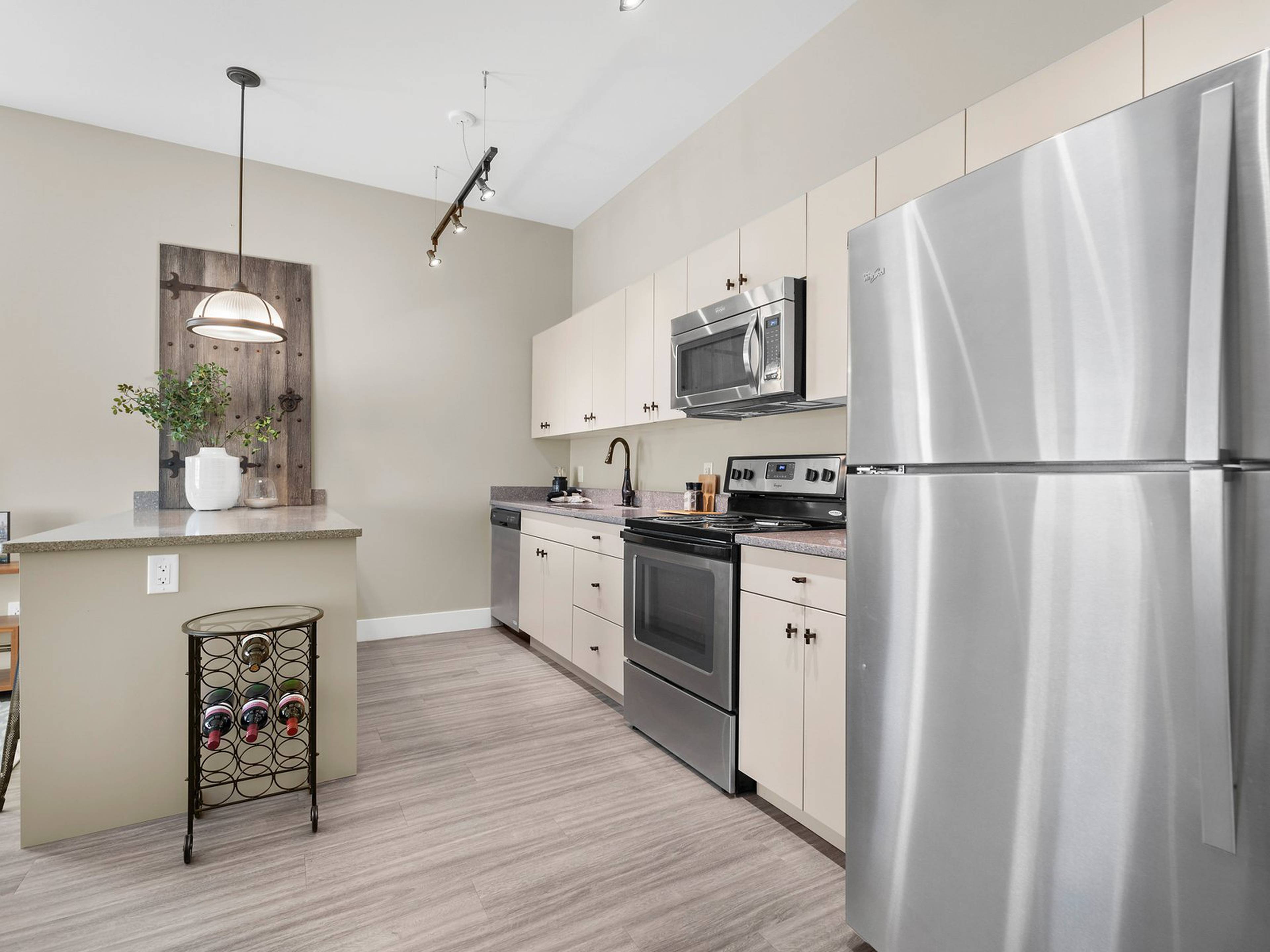 2 ch.  · 1 s. de bains for rent $1,595 / mois