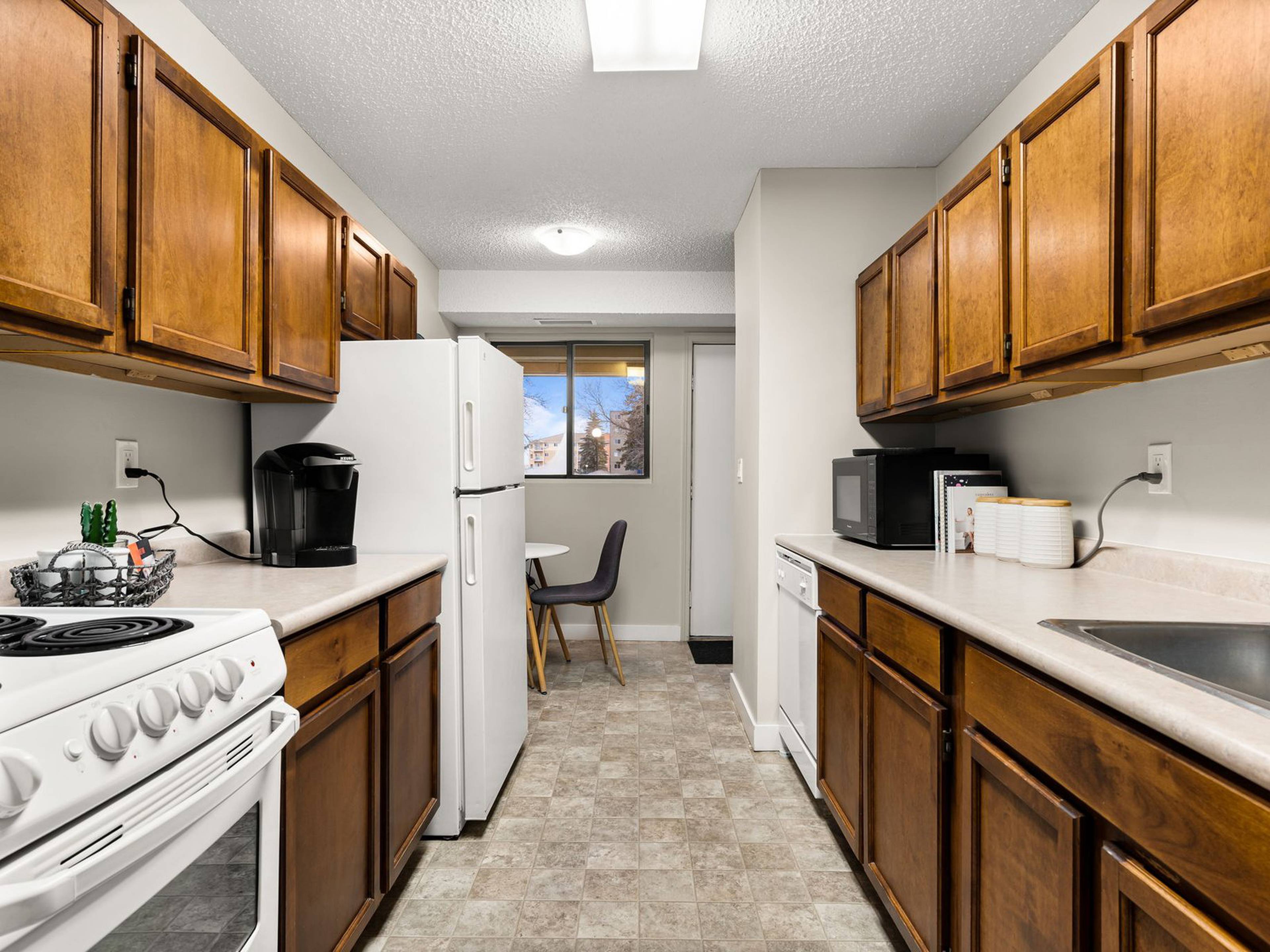 1 ch.  · 1 s. de bains for rent $1,059 / mois