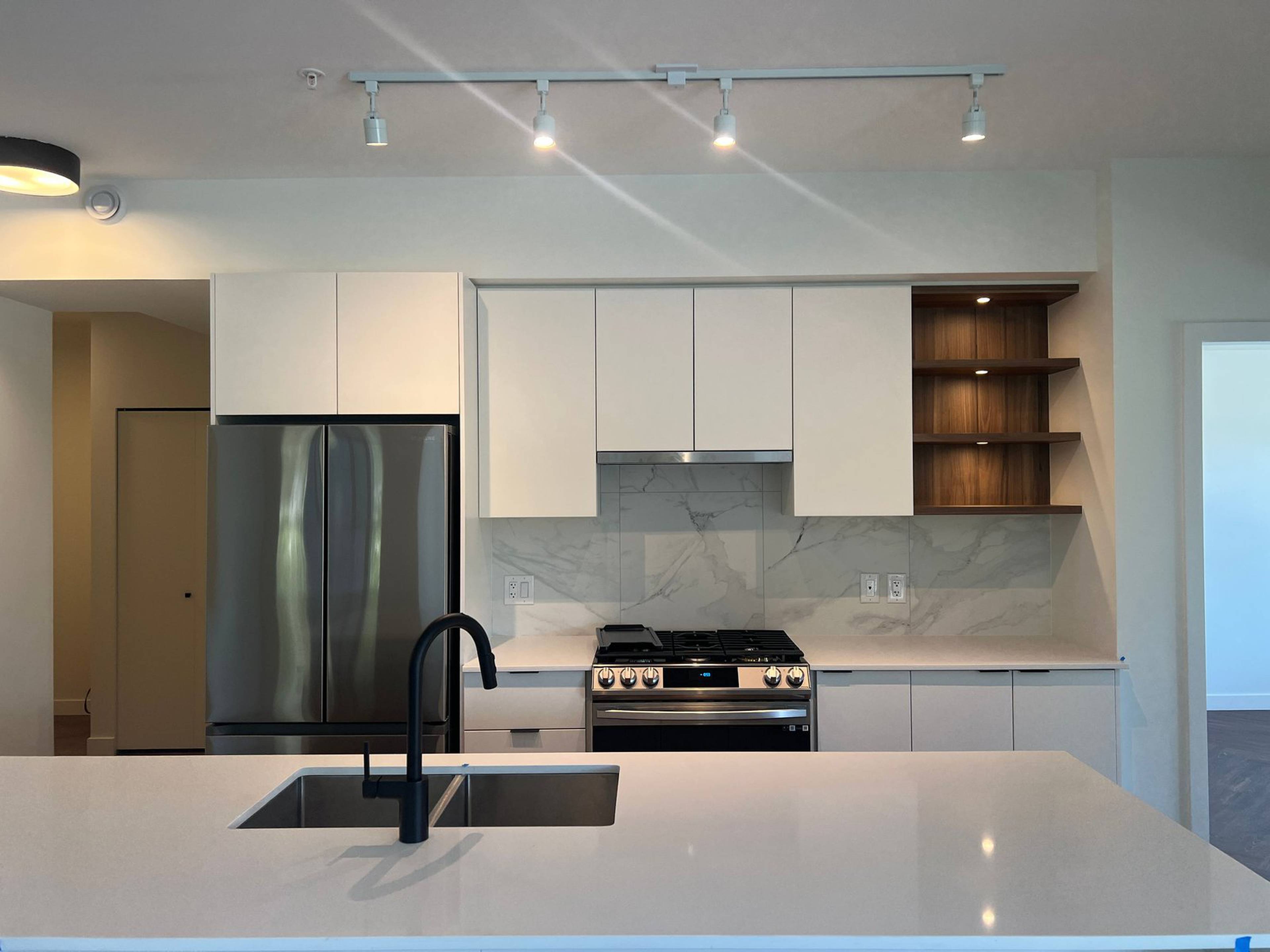 3 ch.  · 2 s. de bains for rent $3,250 / mois