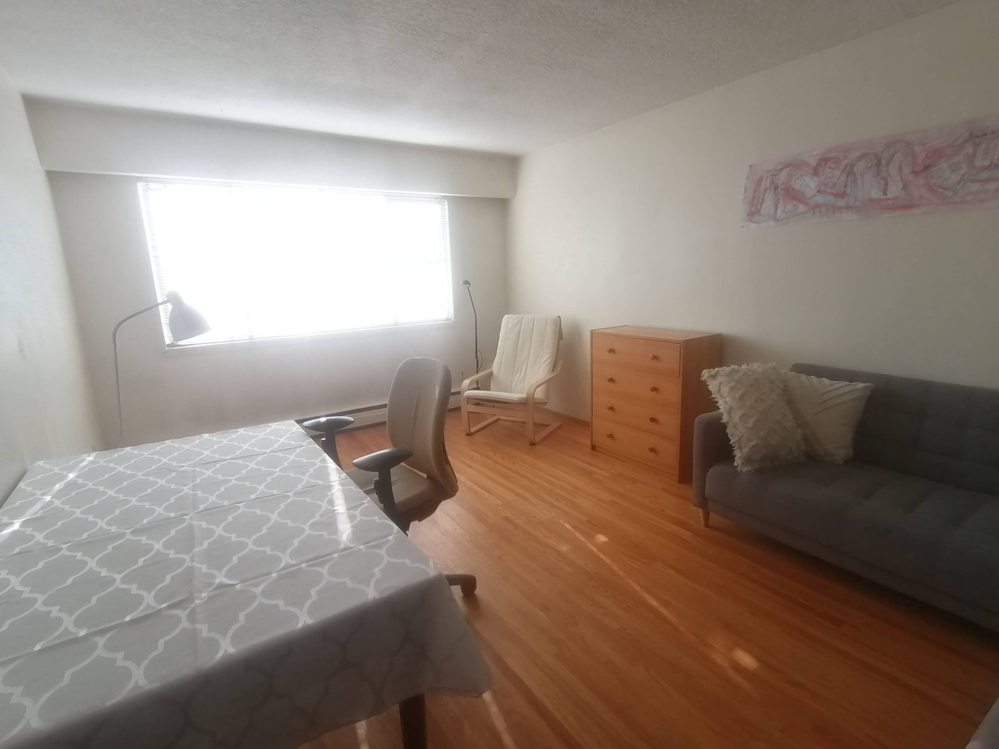 1 ch.  · 1 s. de bains for rent $1,650 / mois