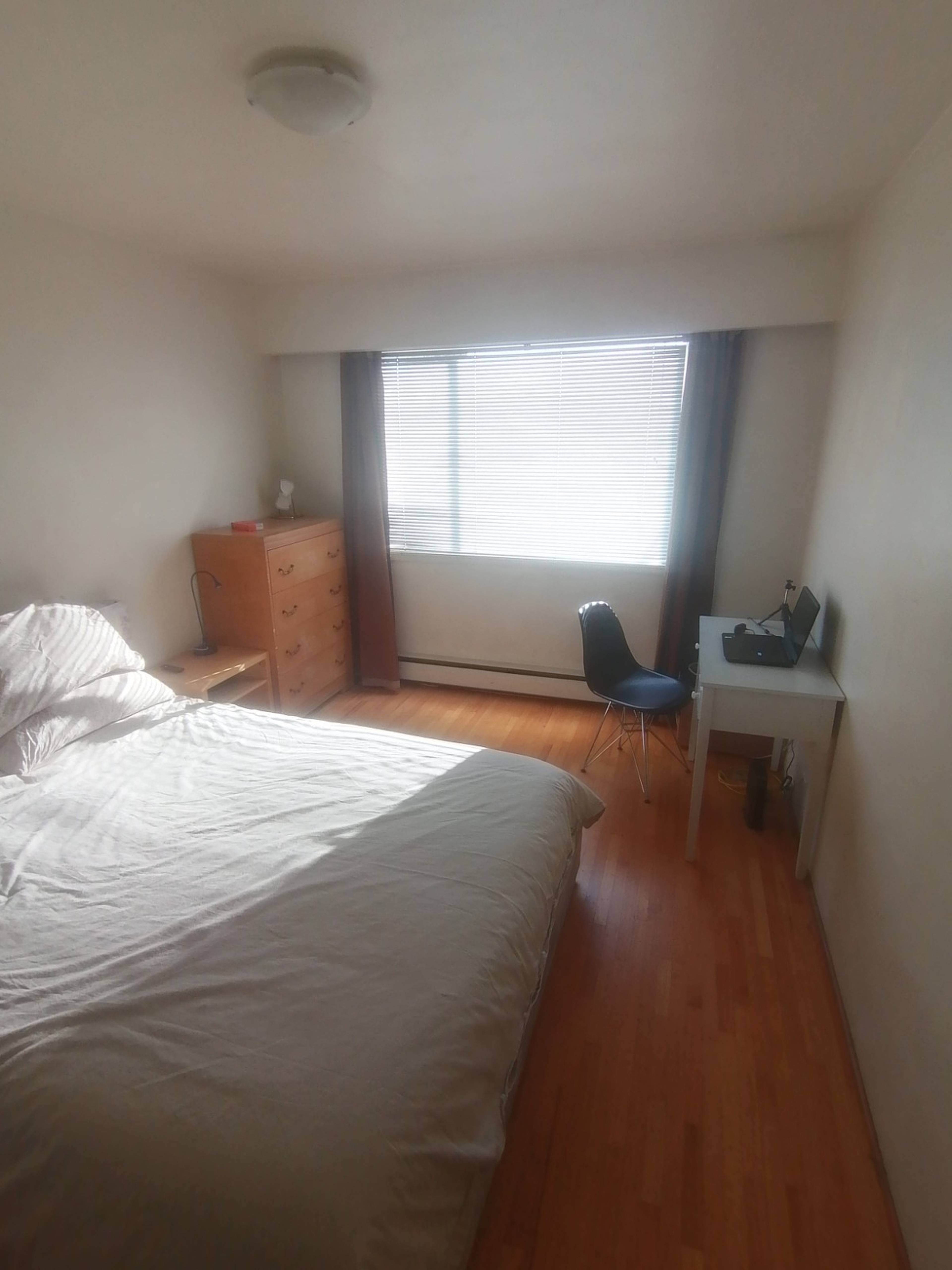 1 ch.  · 1 s. de bains for rent $1,650 / mois