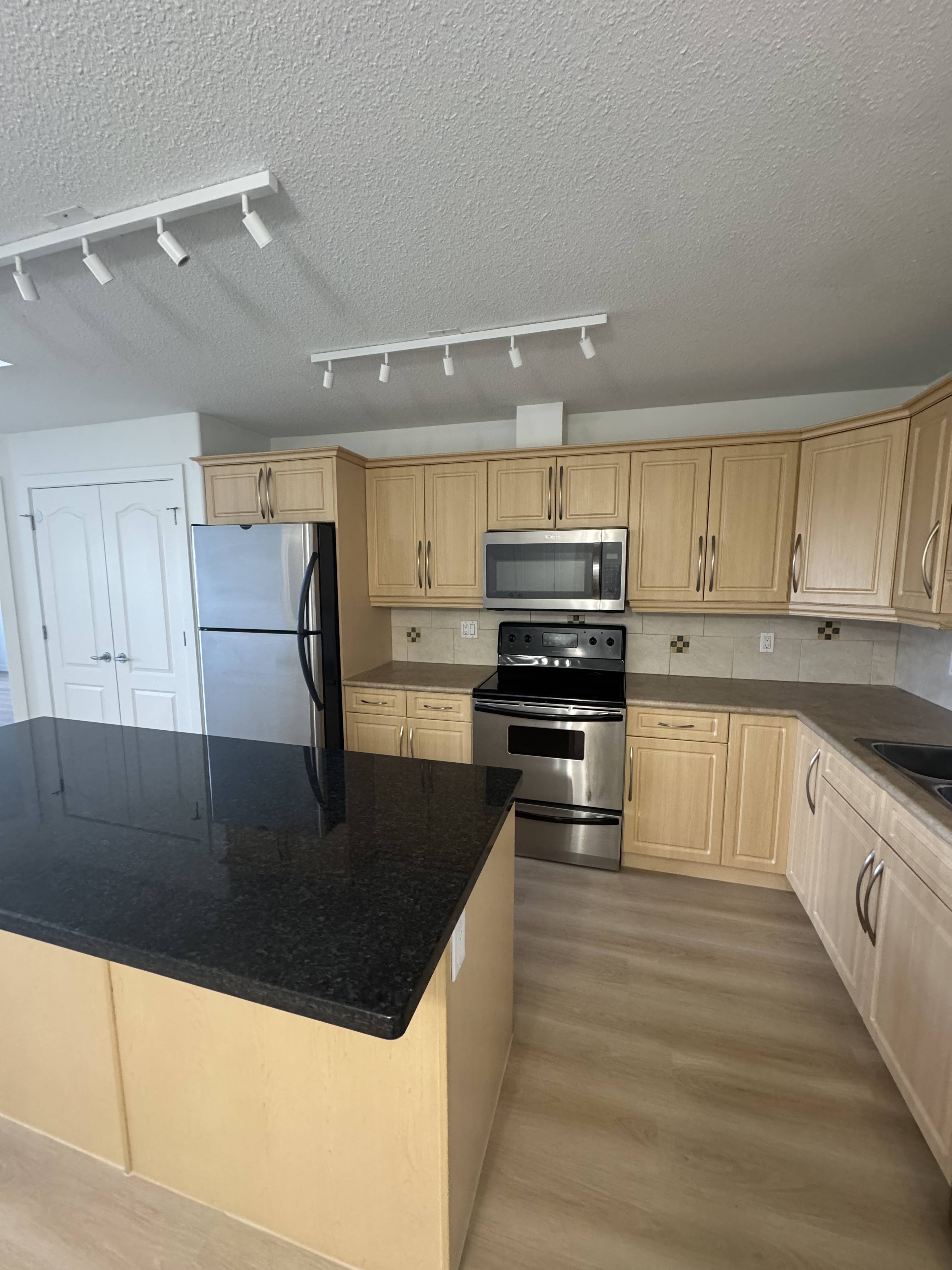 2 ch.  · 2 s. de bains for rent $1,850 / mois