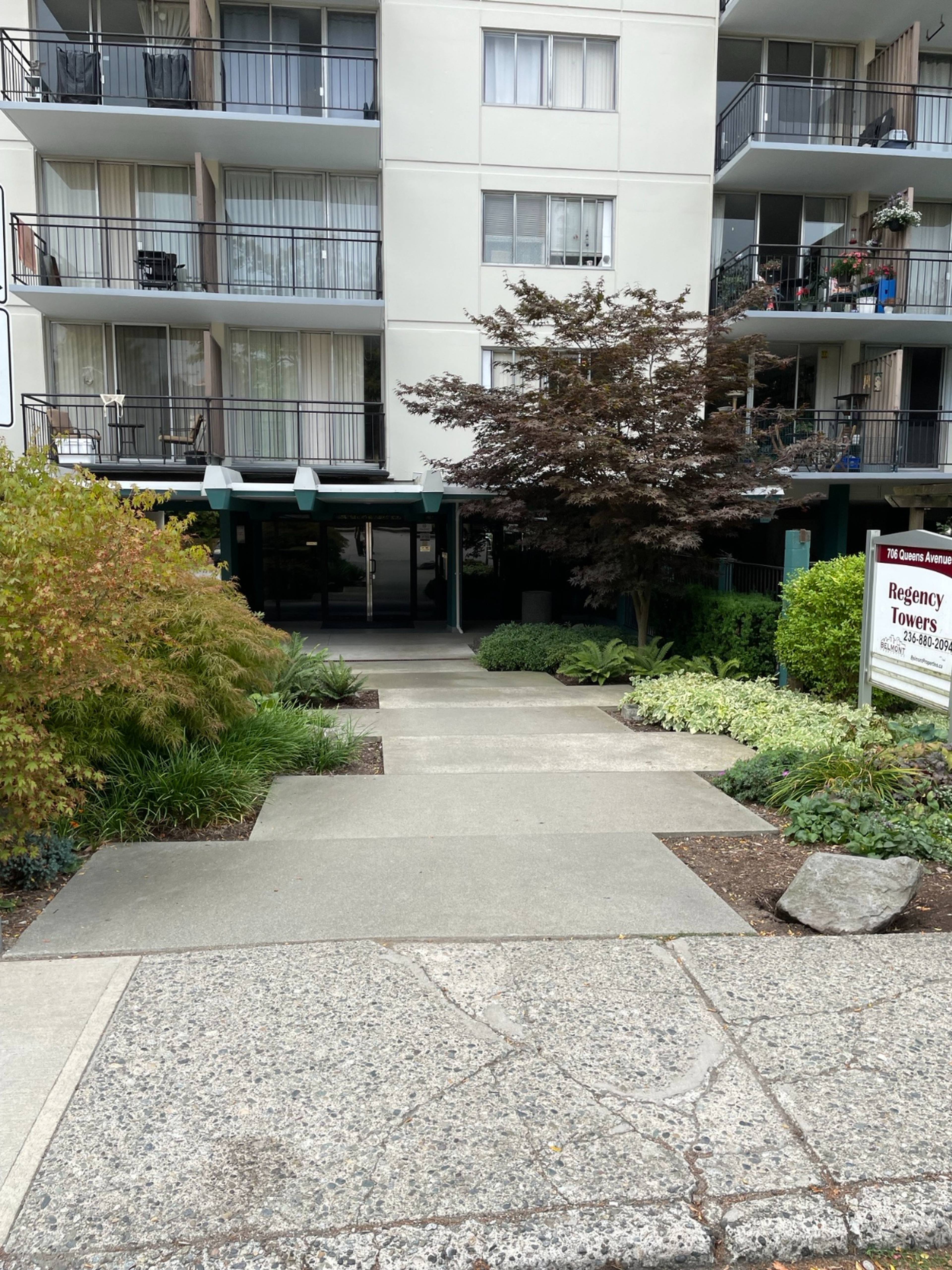 1 ch.  · 1 s. de bains for rent $1,625 / mois