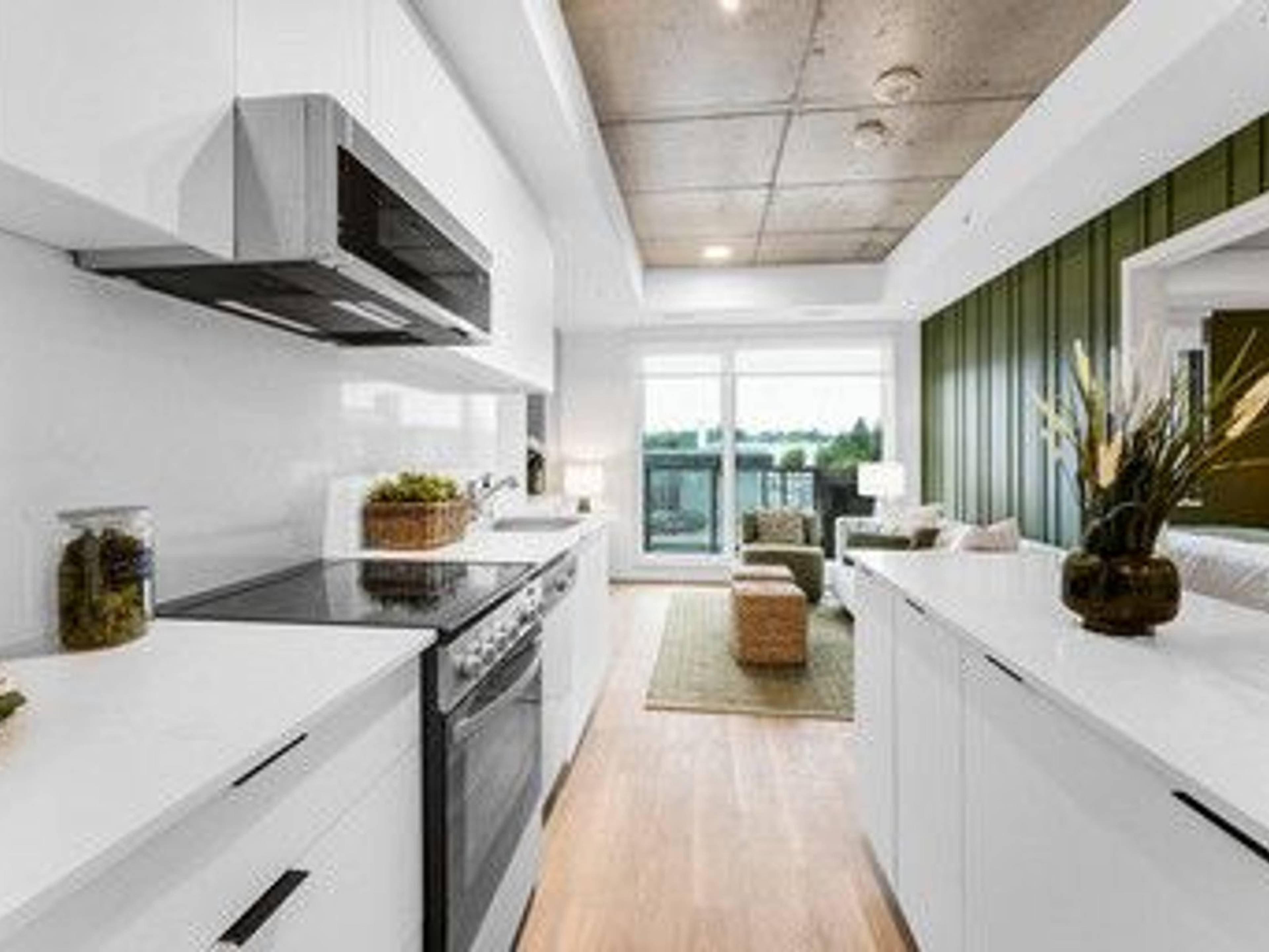 1 ch.  · 1 s. de bains for rent $1,640 / mois