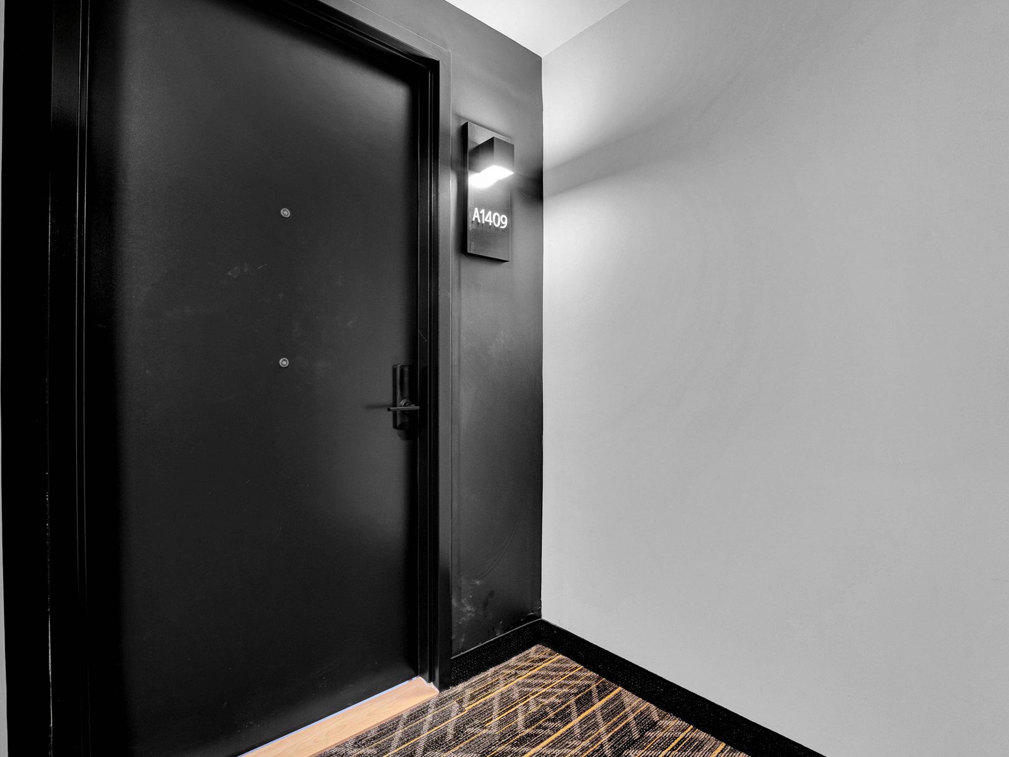 2 ch.  · 1 s. de bains for rent $2,300 / mois