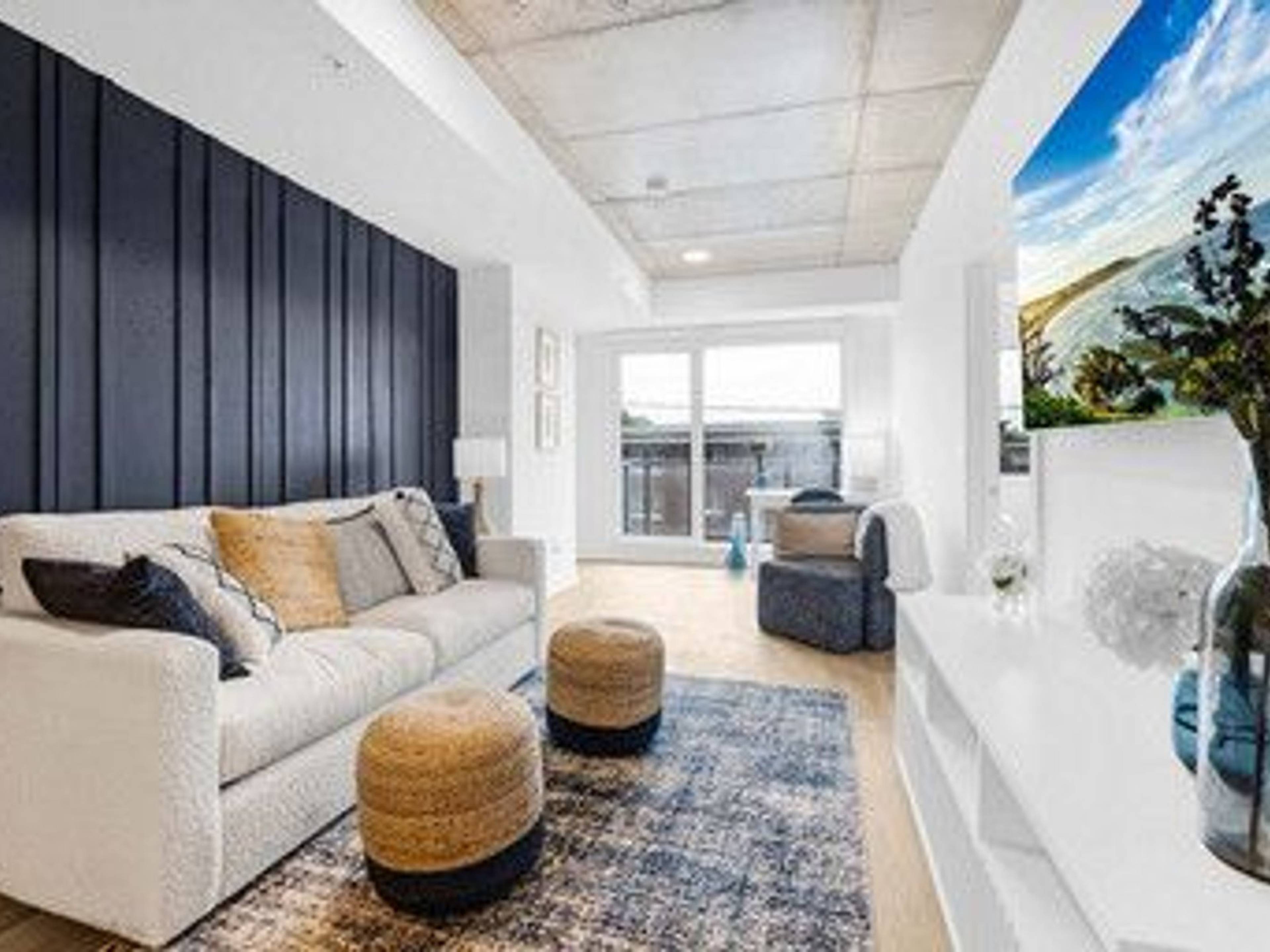 2 ch.  · 1 s. de bains for rent $2,365 / mois