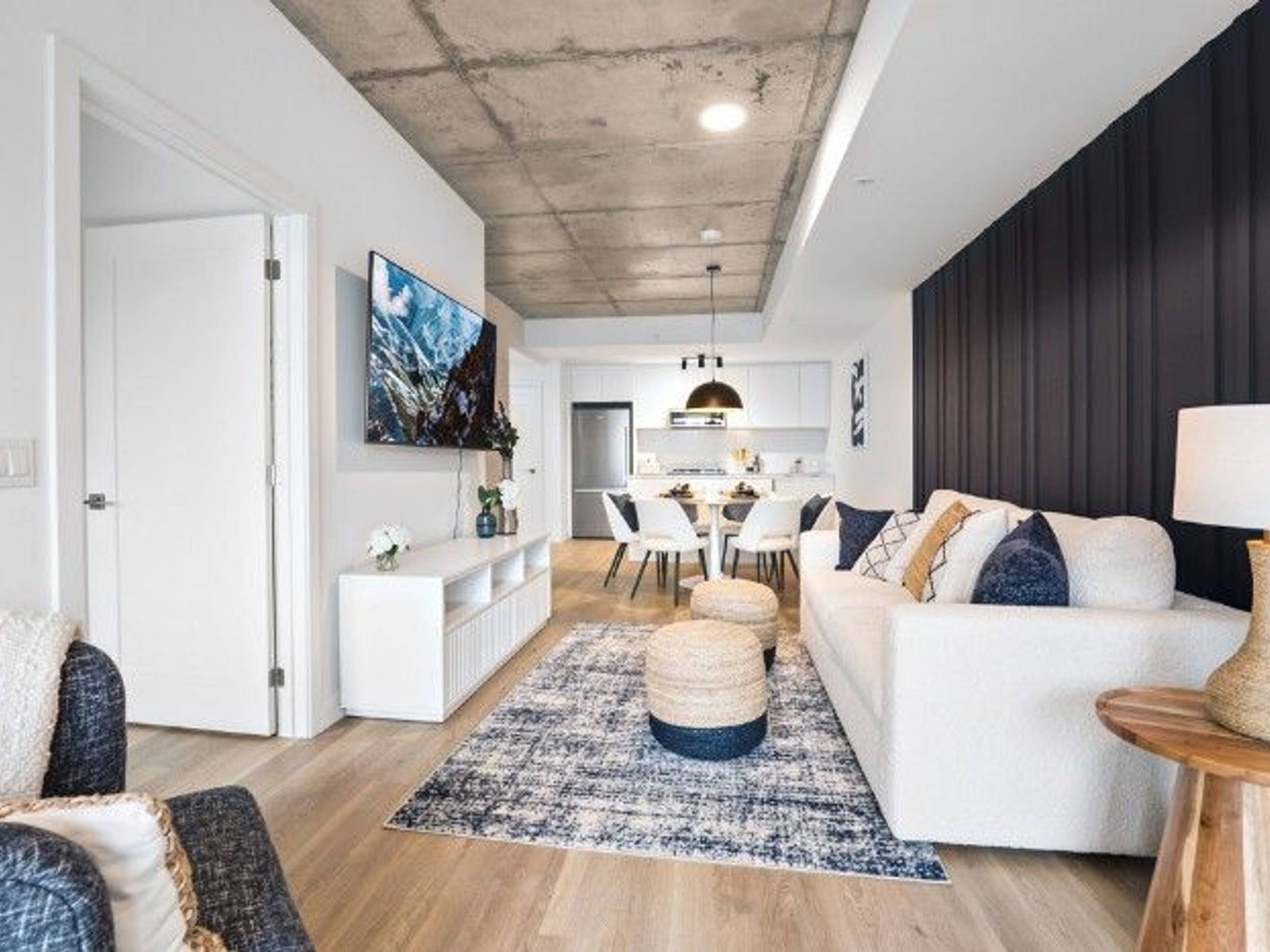 2 ch.  · 1 s. de bains for rent $2,365 / mois
