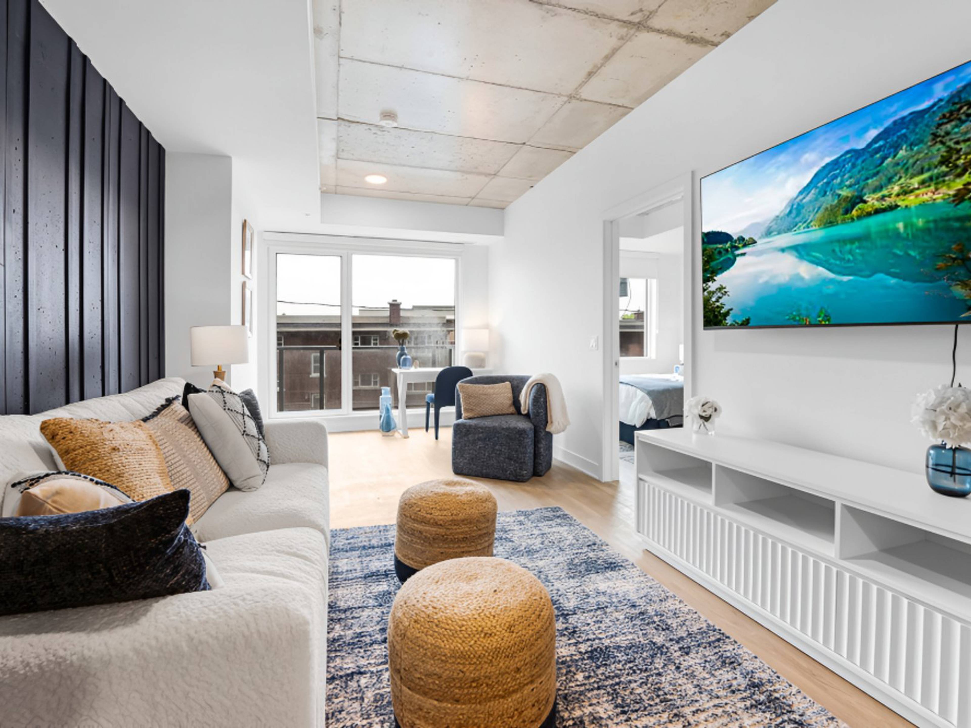 3 ch.  · 2 s. de bains for rent $2,820 / mois