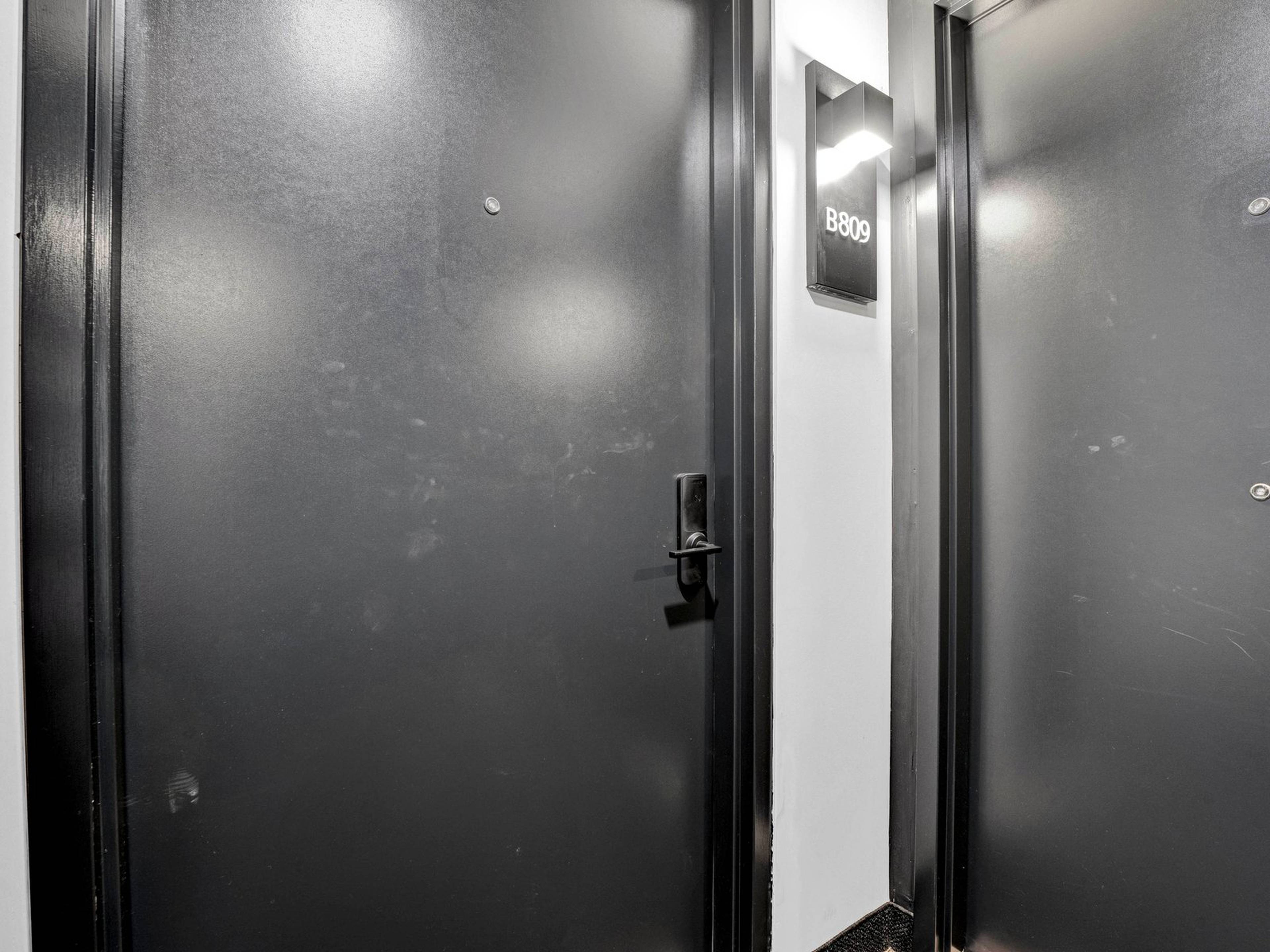 2 ch.  · 2 s. de bains for rent $2,430 / mois
