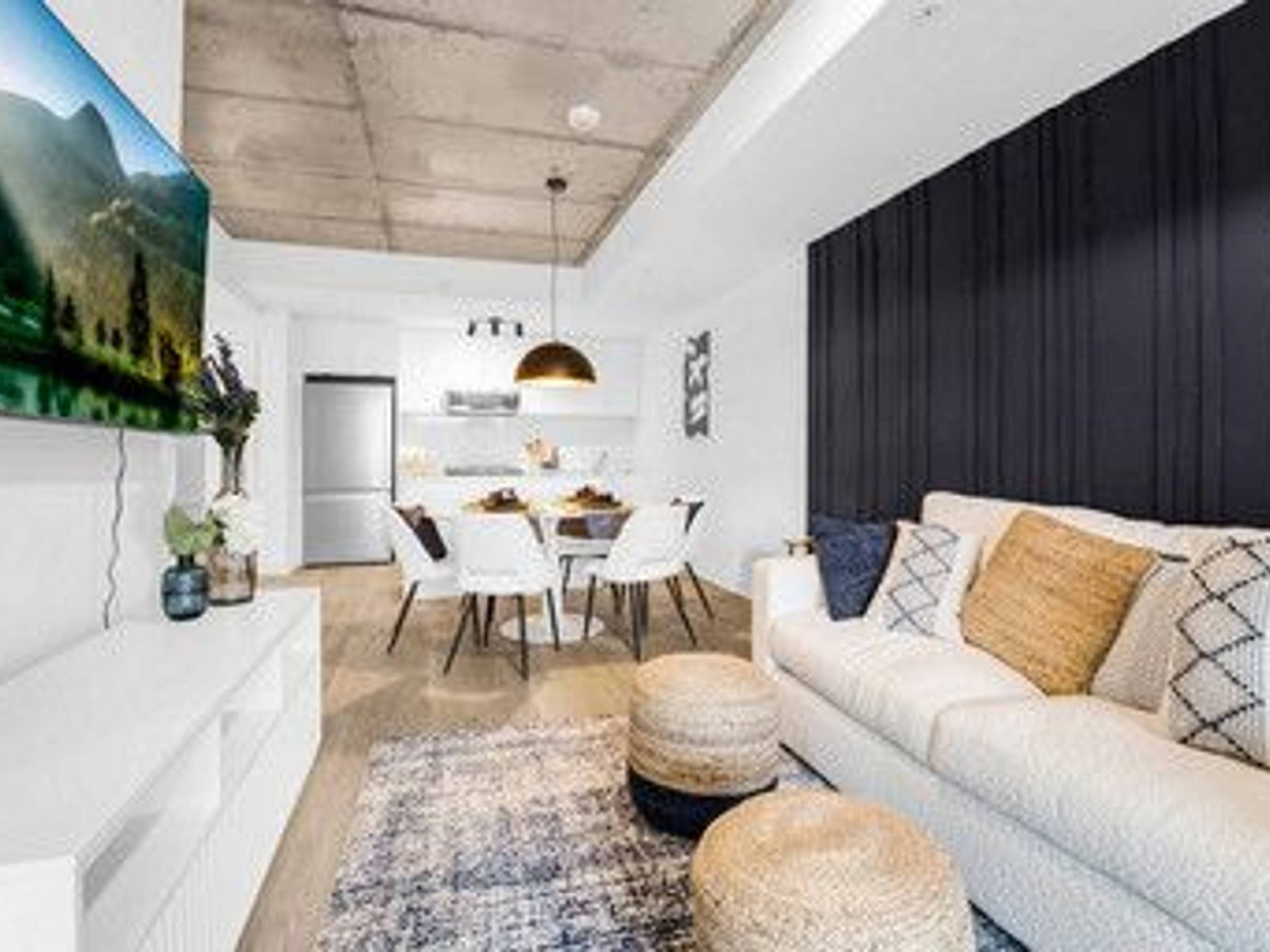2 ch.  · 1 s. de bains for rent $2,300 / mois