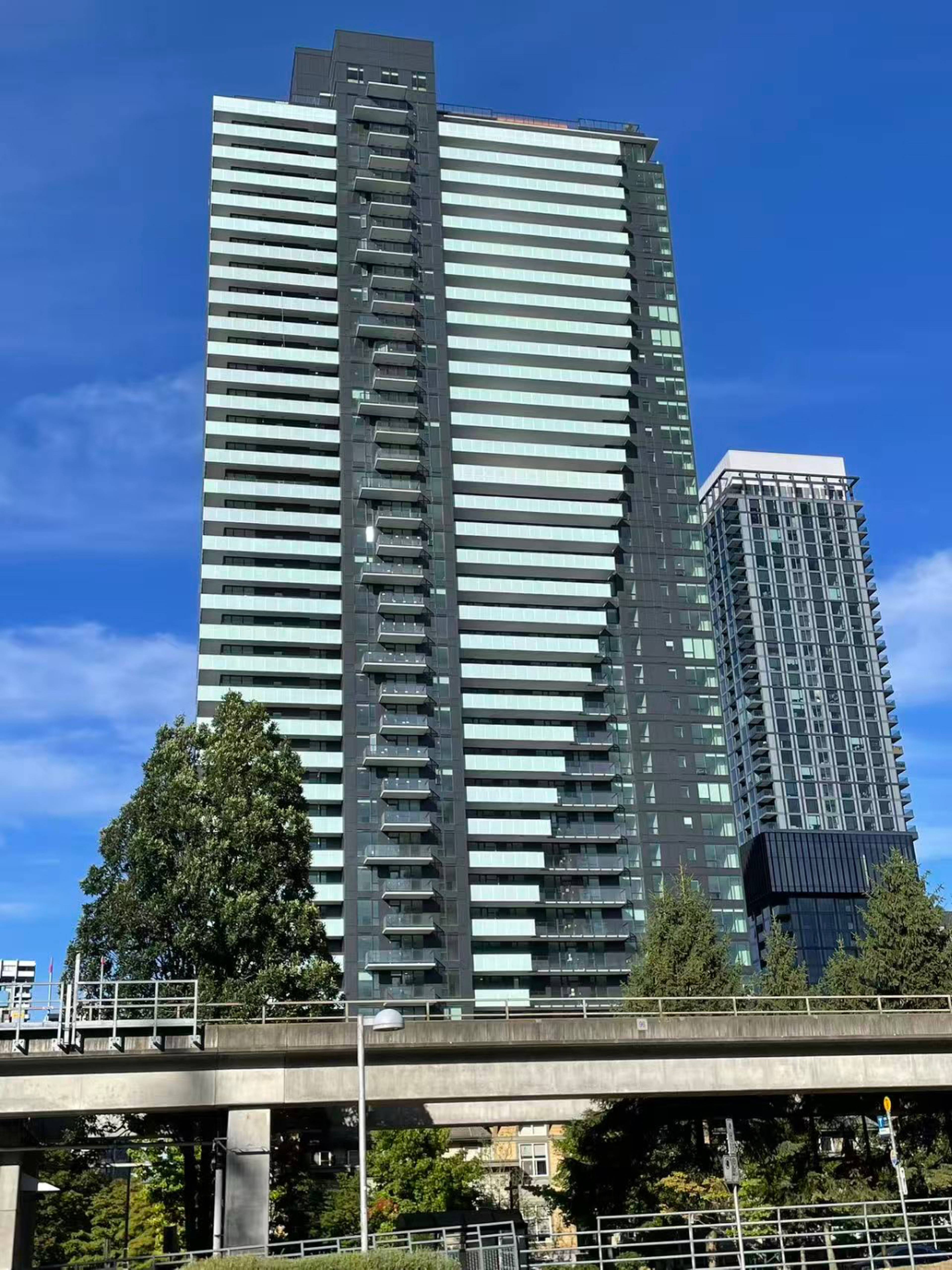 2 ch.  · 2 s. de bains for rent $3,300 / mois