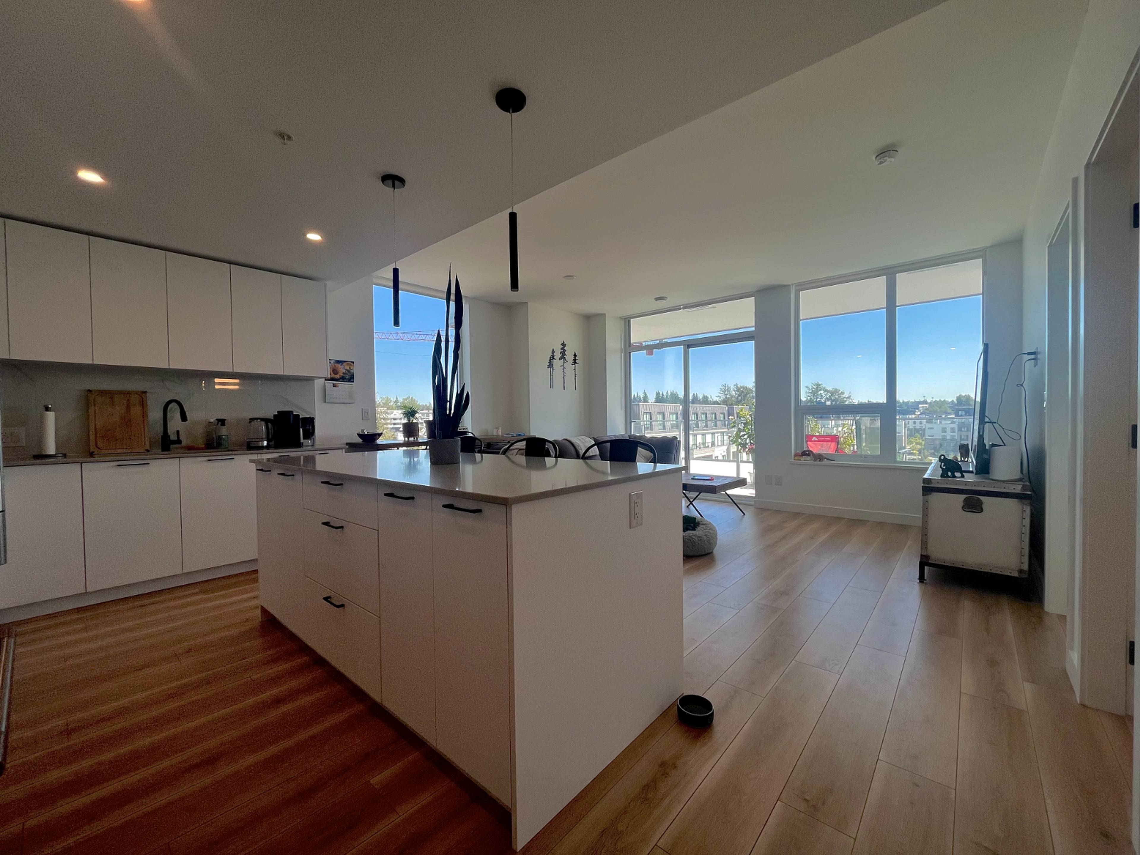 1 ch.  · 1 s. de bains for rent $2,300 / mois