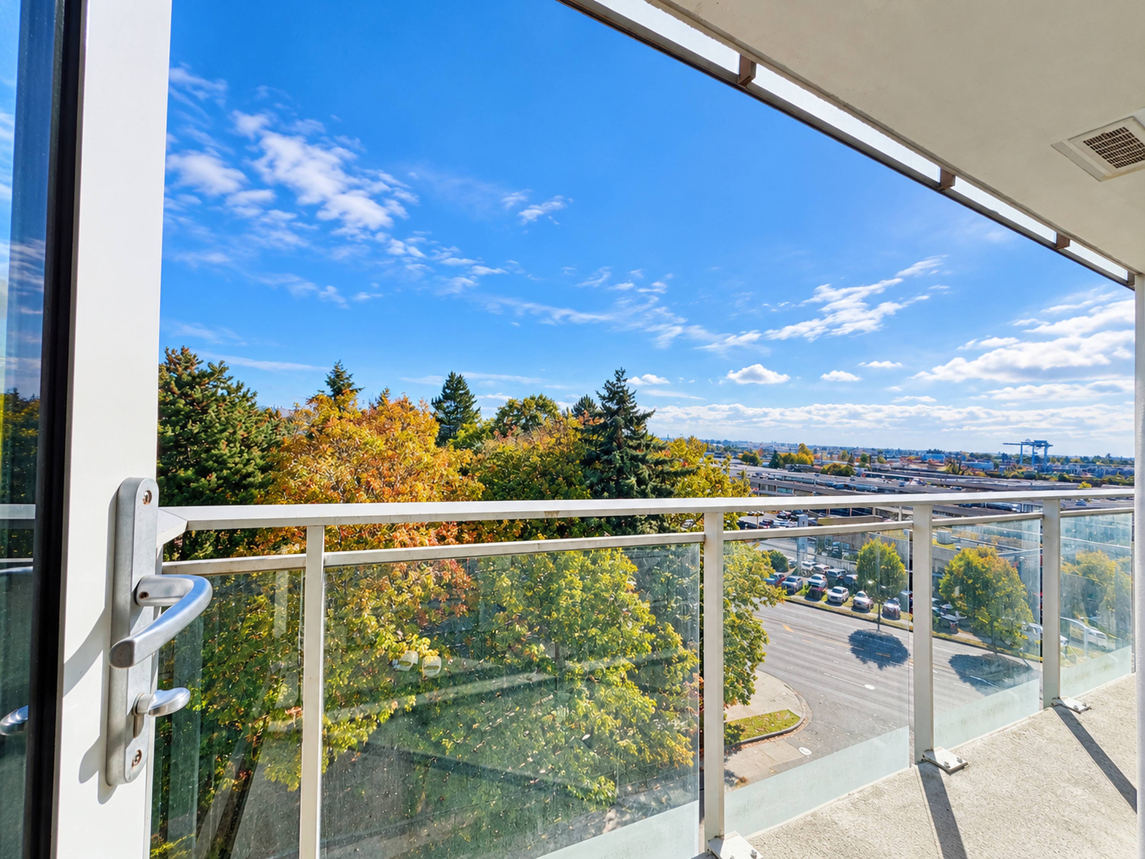 1 ch.  · 1 s. de bains for rent $2,400 / mois