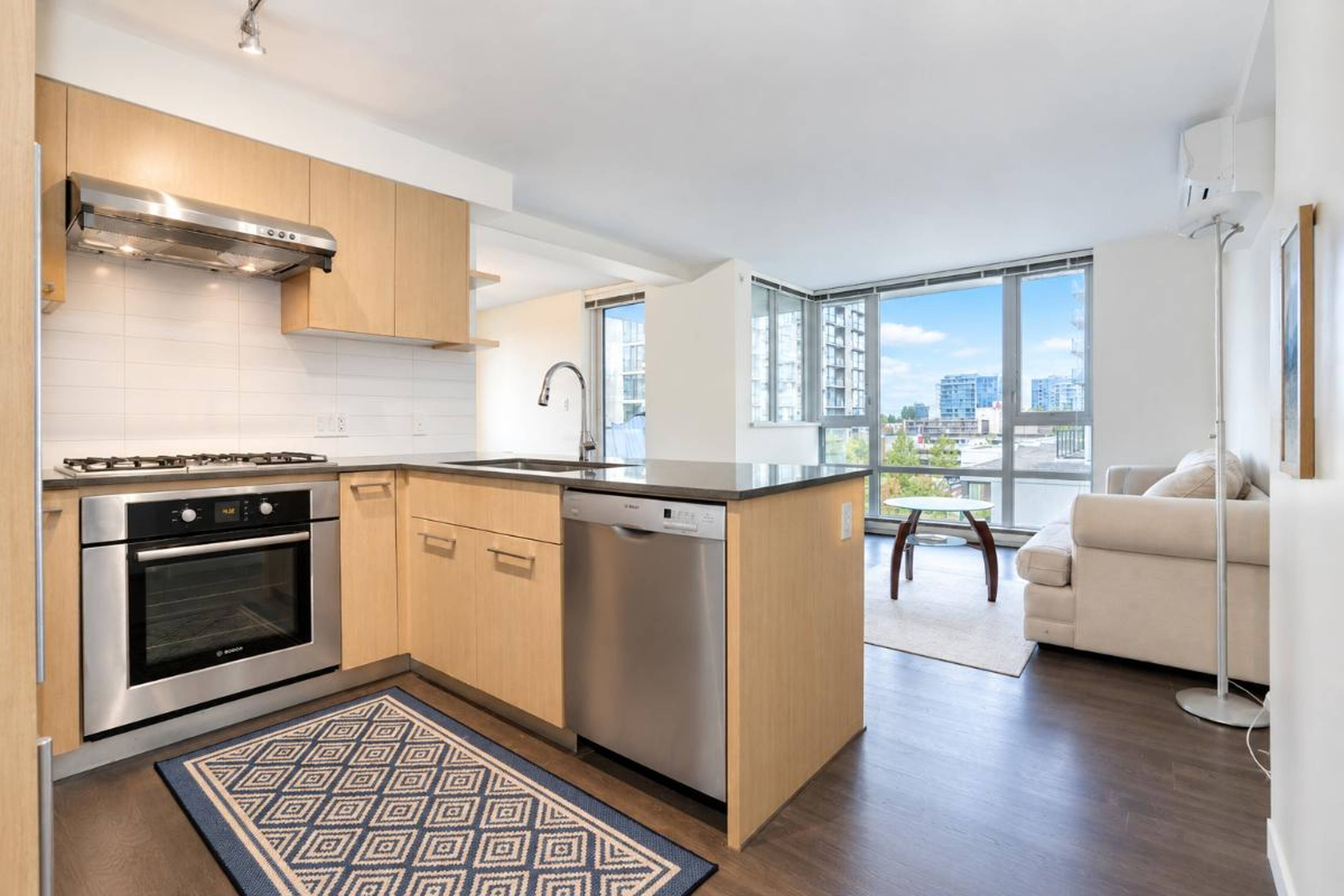 2 ch.  · 2 s. de bains for rent $2,700 / mois
