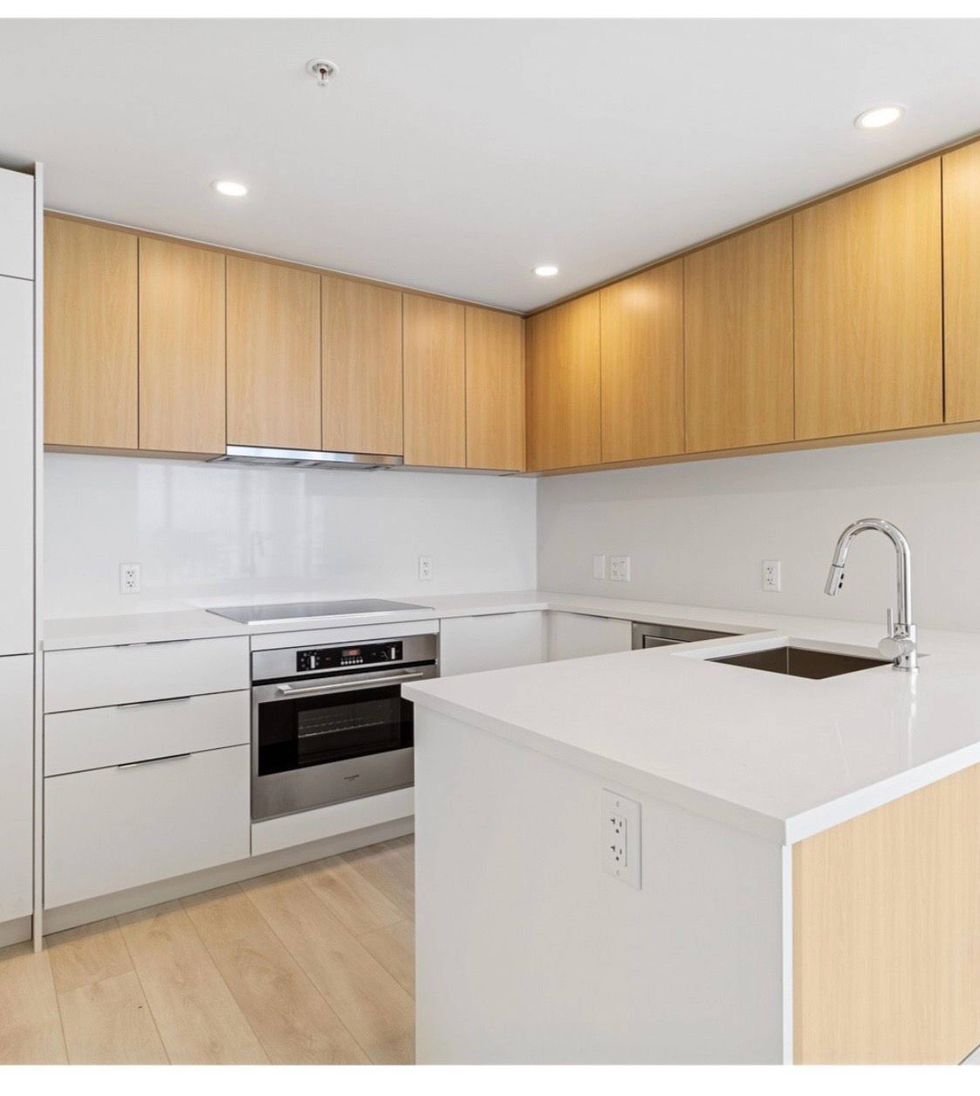 2 ch.  · 2 s. de bains for rent $2,480 / mois