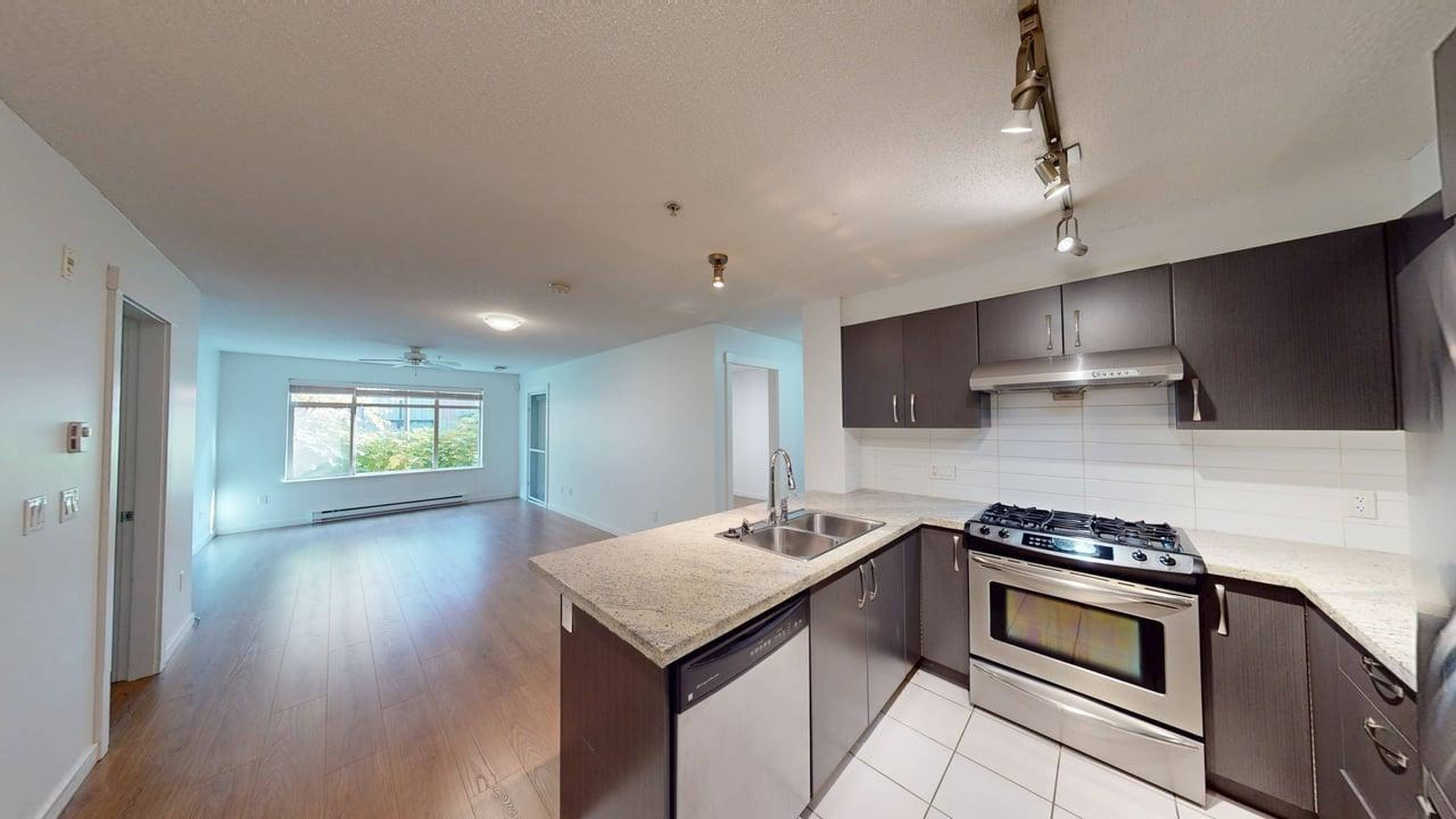 2 室  · 2 卫 for rent $2,700 / 月