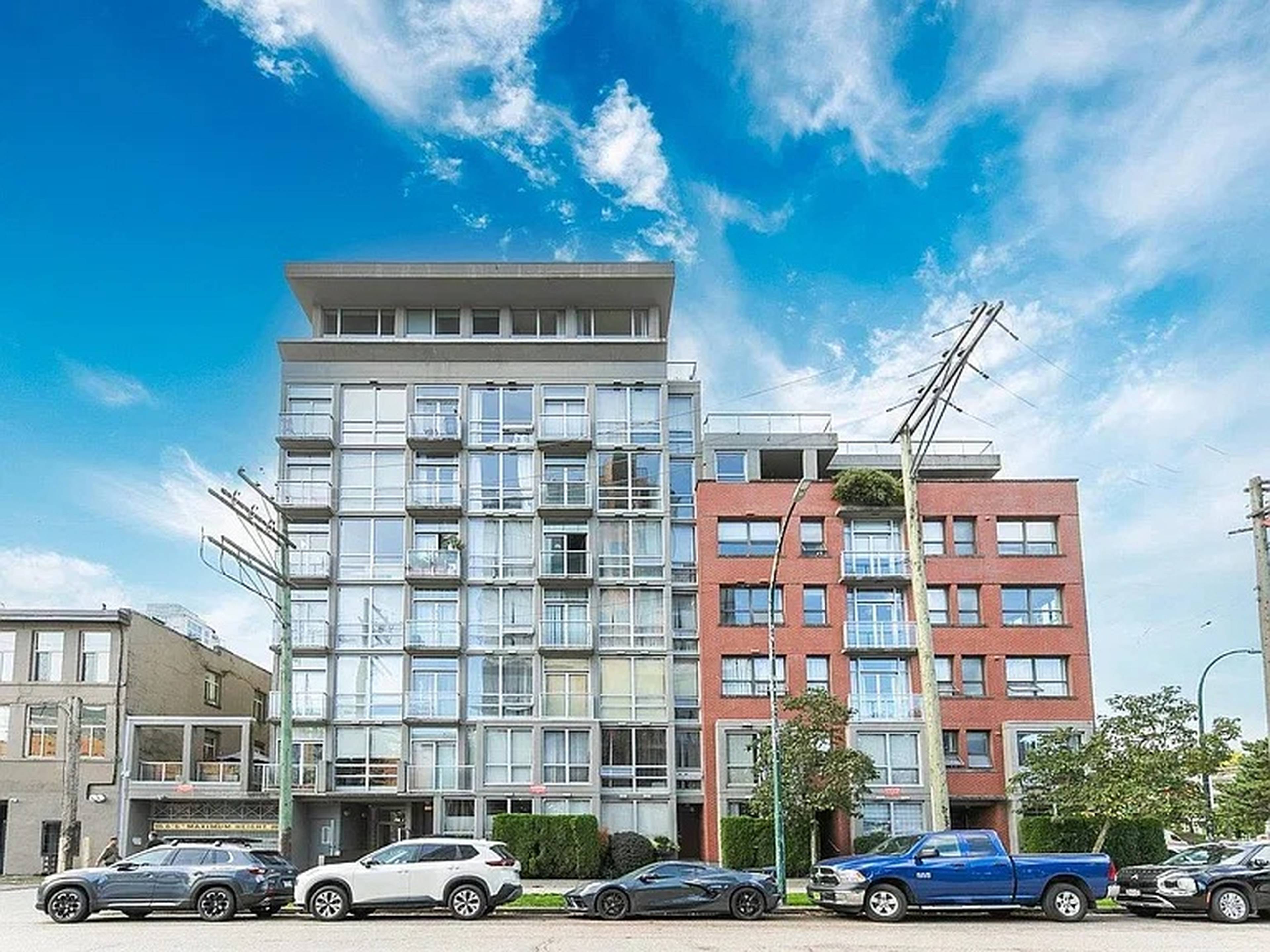 1 ch.  · 1 s. de bains for rent $1,300 / mois